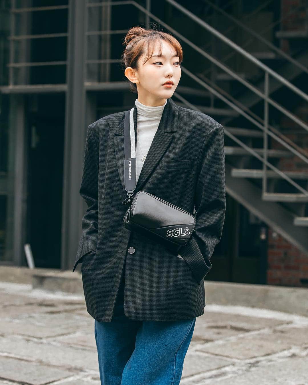 가로수길 , Seoulさんのインスタグラム写真 - (가로수길 , SeoulInstagram)「Seoul Street Fashion Style Thx @j.ungsohee @jisoo_soo @janghaepyo 💥🔥 오랜만에 가로수길에서 만난 동생들👋🏻 . . #写真 #モデル #フィルム #ファッション #フォトグラファー #ストリートファッション #파리 #東京 #서울패션위크 #sfw #오오티디 #nyc #london #패션스타그램 #newyork #nyfw #셀카 #portrait #seoulFashionWeek #street #streetfashion #streetphoto #가로수길 #이태원 #사진 #스트릿패션 #모델 #tokyo #nyfw #pfw」3月16日 12時35分 - jaylim1