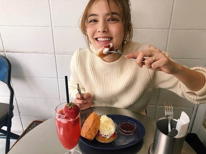 美女美容事情さんのインスタグラム写真 - (美女美容事情Instagram)「《表参道で人気の...🍞&☕》⠀ *⠀ リポストを使って、素敵な写真📷✨を投稿されてる方を紹介させて頂く⠀⠀⠀⠀ 【💄美女美容事情💅】のコーナーです✨⠀ *⠀⠀⠀⠀⠀⠀⠀ いいねやコメント、フォローして応援してね❤︎🥰🎶⁣⠀ *⠀⠀⠀⠀⠀⠀⠀ 今回ご紹介させて頂きますのは❤︎⠀ ステファニーさん< @steph_0928_ >の素敵なお写真📸⠀ *⠀ 表参道で人気のお店『パンとエスプレッソと』での1枚📷✨行きたいとおもってまだ行けてなーい😫いちご好き🍓にはたまらない期間限定&数量限定のいちごトーストをパクッと😆✨もう表情から美味しいのが伝わってきます😫💓もう、絶対行きます‼️幸せいっぱいの素敵なお写真ありがとうございました💕⠀ *⠀⠀ ステファニーさんのアカウントには他にも素晴らしい投稿が沢山ありますので是非覗いてみて💁‍♀️💙⠀ *⠀⠀ ステファニーさん< @steph_0928_ >⠀ のご紹介でした☺️📸✨⠀⠀⠀⠀⠀⠀⠀⠀ △▼△▼△▼△▼△▼△▼△▼△▼△▼⠀⠀⠀⠀⠀⠀⠀⠀⠀⠀⠀⠀⠀⠀⠀⠀⠀⠀⠀⠀⠀⠀⠀⠀⠀⠀⠀⠀⠀⠀⠀⠀⠀ ❤🧡💛「美女美容事情」💚💙💜⠀⠀⠀⠀⠀⠀⠀⠀⠀⠀⠀⠀⠀⠀⠀ 👇掲載ご希望の方は👇⠀⠀⠀⠀⠀⠀⠀⠀⠀⠀⠀⠀⠀⠀⠀⠀ @b_b_j.jタグ付けと🖤 # ビジョビ⠀🖤⠀⠀⠀⠀⠀⠀⠀⠀⠀⠀⠀⠀⠀⠀⠀ をタグ付けお願いします✨⠀⠀⠀⠀⠀⠀⠀⠀⠀⠀⠀⠀⠀⠀⠀⠀ ――――――――――――――――⠀⠀⠀⠀⠀⠀⠀⠀⠀⠀⠀⠀⠀⠀⠀⠀⠀⠀⠀⠀⠀⠀⠀ ～姉妹アカウントのご紹介～⠀⠀⠀⠀⠀⠀⠀⠀⠀⠀⠀⠀⠀⠀⠀⠀⠀⠀⠀⠀⠀⠀⠀⠀⠀⠀⠀ ◇美容情報を紹介している«美女美容事情～Beauty～»⠀⠀⠀⠀⠀⠀⠀⠀⠀⠀⠀⠀⠀⠀⠀⠀⠀⠀⠀⠀⠀⠀⠀⠀⠀⠀ ( @b_b_j.j_b )⠀⠀⠀⠀⠀⠀⠀⠀⠀⠀⠀⠀⠀⠀⠀⠀⠀⠀⠀⠀⠀⠀⠀⠀⠀⠀⠀ ◇美しい旅スポット紹介をしている«美 spot»⠀⠀⠀⠀⠀⠀⠀⠀⠀⠀⠀⠀⠀⠀⠀⠀⠀⠀⠀⠀⠀⠀⠀⠀⠀ ( @b__spo )⠀⠀ ⠀ ◇ビジョビがお届けするセレクトショップ«bi select»⠀ ( @bi_select )⠀ ⠀⠀⠀⠀⠀⠀⠀⠀⠀⠀⠀⠀⠀⠀⠀⠀⠀⠀⠀⠀⠀ よかったらこちらも覗いてみてね✨⠀ ――――――――――――――――⠀⠀⠀ @b_b_j.j⠀⠀ #お出かけ #カフェ #メイク  #cafe ⠀ #カフェ好き #いちご⠀ #可愛い💕 #お出かけコーデ ⠀ #カフェめぐり #大人可愛い ⠀⠀⠀ #アイメイク  #おしゃれ女子 ⠀⠀⠀ #オシャレカフェ #オシャレ好き ⠀⠀⠀ #ナチュラルメイク #ファッションコーデ ⠀⠀⠀ #ファッションスナップ #春コーデ ⠀ #春カラー #女子力アップ ⠀⠀⠀ #女子力 #カジュアルファッション ⠀⠀⠀ #カジュアルコーデ #カジュアル⠀⠀⠀ #美意識 #美意識向上 ⠀⠀⠀ #かわいい #カフェ活 ⠀ #goodtime #naturalbeauty」3月16日 12時47分 - b_b_j.j