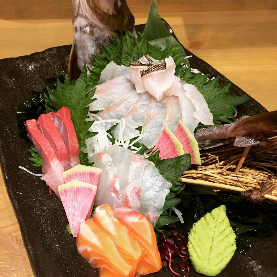 泳ぎイカ銘魚料理　磯銀のインスタグラム：「油目の姿造里👌 #磯銀#淀屋橋#肥後橋#鮮魚#日本酒#ランチ#大人の隠れ家」