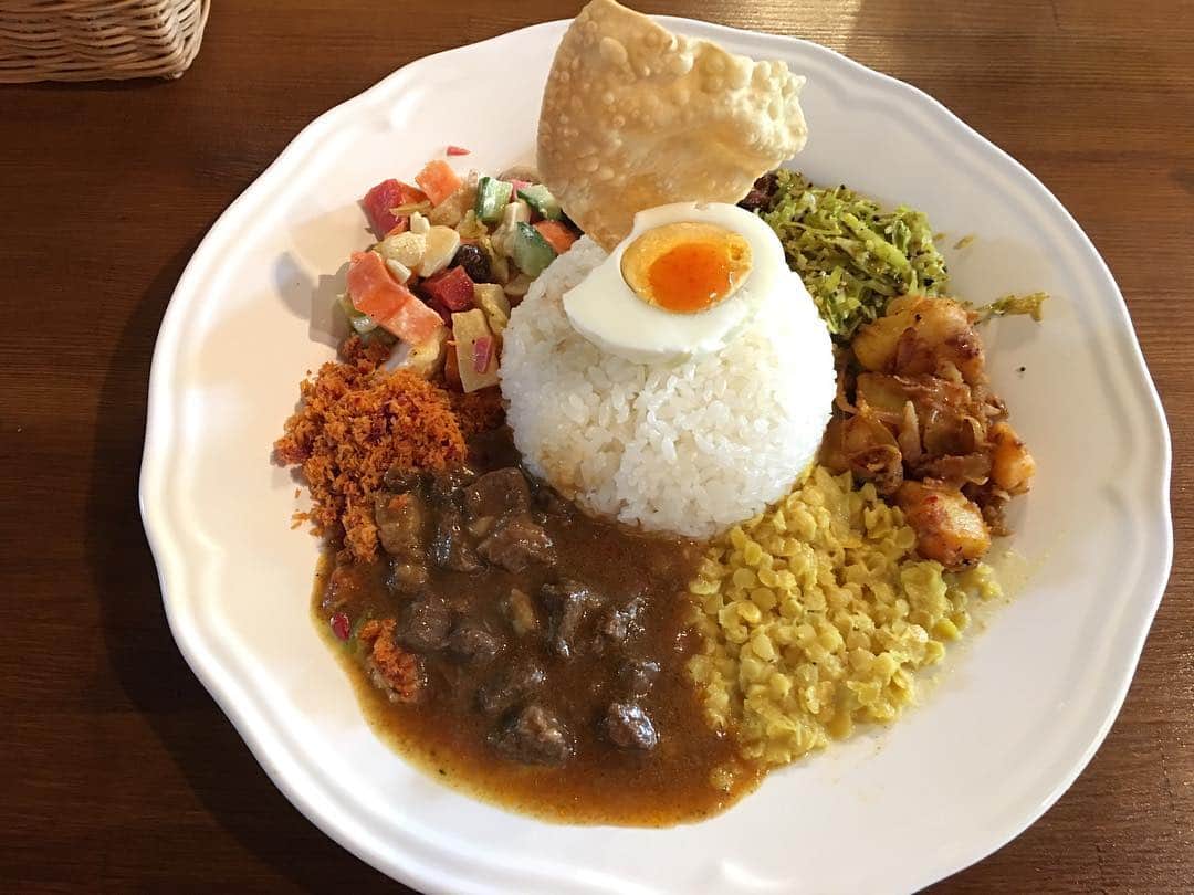 NAOTOさんのインスタグラム写真 - (NAOTOInstagram)「‪おはようございます。‬ ‪今日は、ロッキンカルテット@名古屋blue noteですね。‬ ‪昨日はみんなで旬彩堂でカレーラーメン、‬ ‪今朝は、みんなでスリランカカレーを。‬ ‪十分スパイス補充したし、準備万端。‬ ‪頑張っていきましょう❗️‬ ‪#ロッキンカルテット #カレー情報局 #旬彩堂 #ALIYA ‬ ‪#NagoyaBlueNote ‬」3月16日 12時58分 - naoto_poper