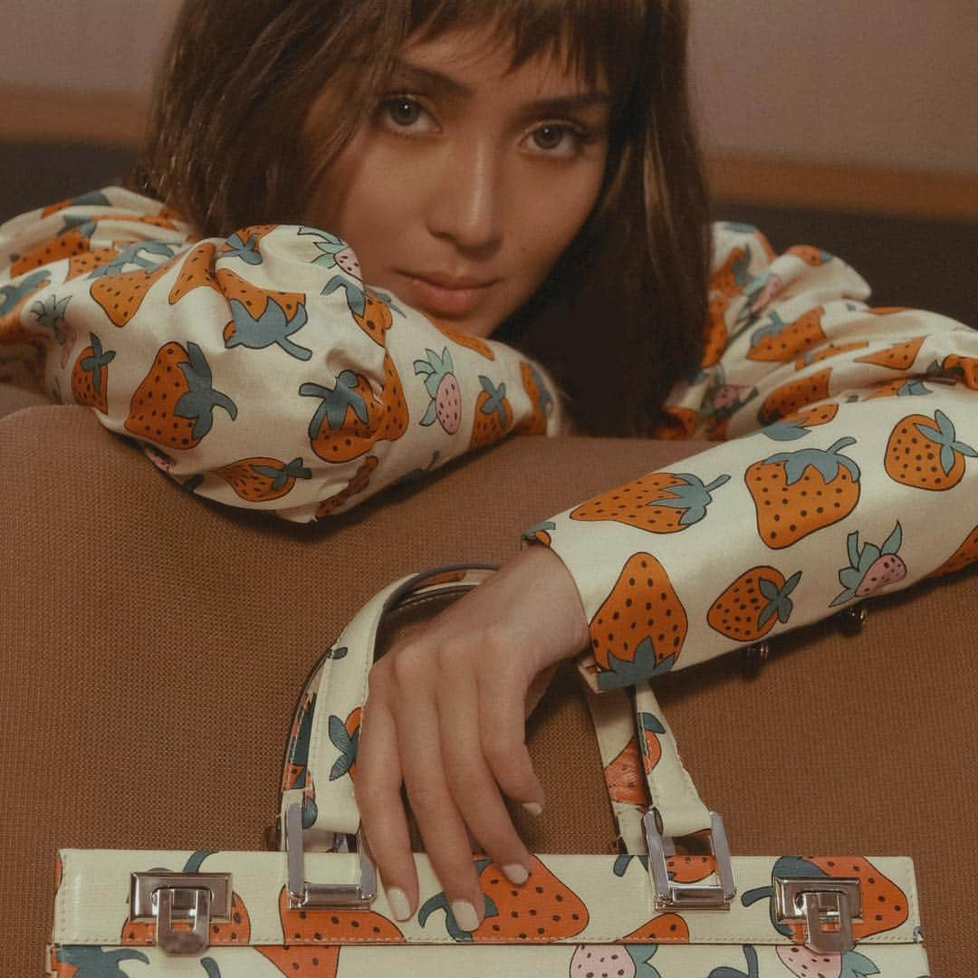 Kathryn Bernardoさんのインスタグラム写真 - (Kathryn BernardoInstagram)「Sharing to you all what’s in my heart in this month’s @previewph cover story.  As I turn 23 this March, I aim to continue learning more about life so I can be equipped to become the best version of myself. ❣️」3月16日 13時04分 - bernardokath