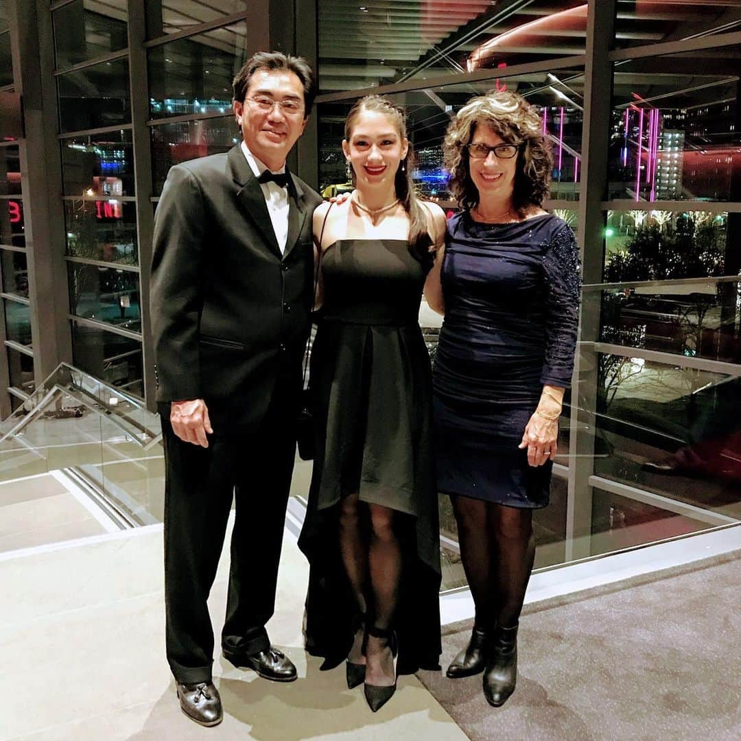 Rozinaさんのインスタグラム写真 - (RozinaInstagram)「A night at the opera🎭. Opening night of La bohème at @thedallasopera !! Such an enjoyable night out with the family and an absolutely BEAUTIFUL performance!!😍😍 I think I’ve finally found where I belong...at THE OPERA!🤣 Eager to attend many more operas in the future♥️ #opera #laboheme #dallasopera #winspearoperahouse」3月16日 13時15分 - rozinataguchi