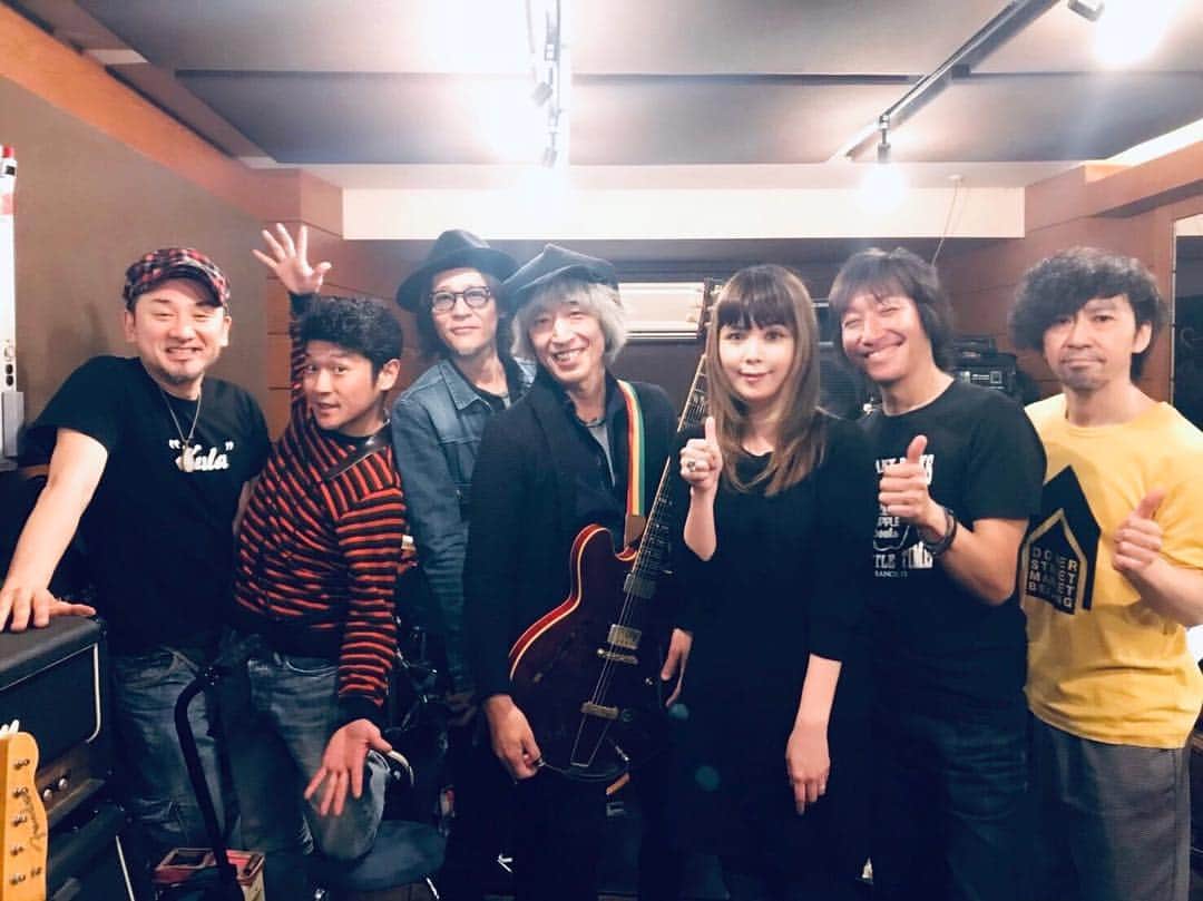のインスタグラム：「昨日のロックンロールリハーサル。 やっぱりリハからめっちゃ楽しくて、リハ後に打ち上がりしっかりハングオーバー♬ 18日の本番がどえらい楽しみです。 お見逃しなくっ！  #チャックベリーは生きている」