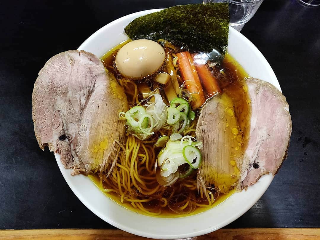 つけMen野郎さんのインスタグラム写真 - (つけMen野郎Instagram)「＿＿＿＿＿＿＿＿＿＿＿＿＿＿＿＿＿ 🍜：上品濃いめ 🏠：一条流がんこラーメン総本家(四谷三丁目) ￣￣￣￣￣￣￣￣￣￣￣￣￣￣￣￣￣ 【身体は味を覚えている】 雨の予報だろうと今日はどうしても来たかった。上品を心ゆくまで堪能したかった。ってな訳で久しぶりの… . ちゃっくどぉ〜ん！！ . じゅるりじゆるりとスープを啜り、身に沁み入る。あぁうまし。これでもかというくらいにスープを堪能する。また来週会いましょう。 ＿＿＿＿＿＿＿＿＿＿＿＿＿＿＿＿＿ #がんこっ子倶楽部 #2019がんこカウンター 8」3月16日 13時24分 - bokurarri