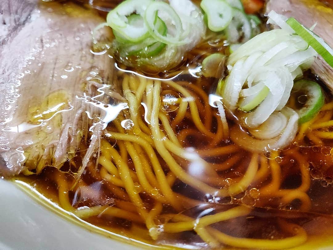 つけMen野郎さんのインスタグラム写真 - (つけMen野郎Instagram)「＿＿＿＿＿＿＿＿＿＿＿＿＿＿＿＿＿ 🍜：上品濃いめ 🏠：一条流がんこラーメン総本家(四谷三丁目) ￣￣￣￣￣￣￣￣￣￣￣￣￣￣￣￣￣ 【身体は味を覚えている】 雨の予報だろうと今日はどうしても来たかった。上品を心ゆくまで堪能したかった。ってな訳で久しぶりの… . ちゃっくどぉ〜ん！！ . じゅるりじゆるりとスープを啜り、身に沁み入る。あぁうまし。これでもかというくらいにスープを堪能する。また来週会いましょう。 ＿＿＿＿＿＿＿＿＿＿＿＿＿＿＿＿＿ #がんこっ子倶楽部 #2019がんこカウンター 8」3月16日 13時24分 - bokurarri