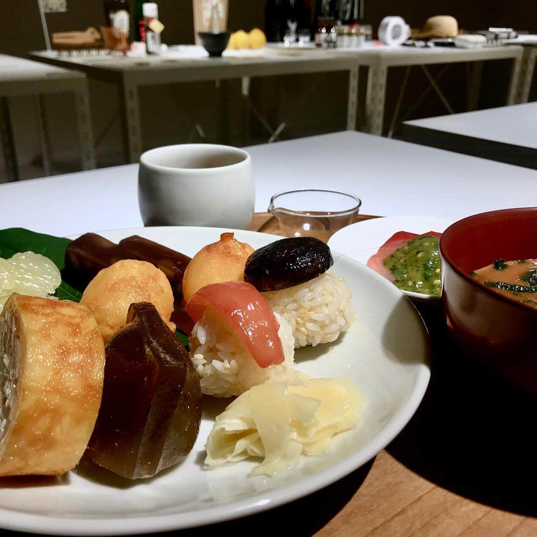 山下耀子さんのインスタグラム写真 - (山下耀子Instagram)「. . d desine travelの高知版が発売された記念に渋谷ヒカリエにてexhibisionが開催されています☺️ . デザインからみる高知 とても新鮮でした。 一番好きなのは星羅四万十の展示。 泊まったことないから 泊まってみたいんだなあ🥺💗 . ４月２２日までです。 . #高知 #ddesinetravel #KOCHI #渋谷ヒカリエ #田舎寿司 #鰹のタタキ #砂浜美術館 #すなび #星羅四万十」3月16日 13時51分 - twinkleyesy