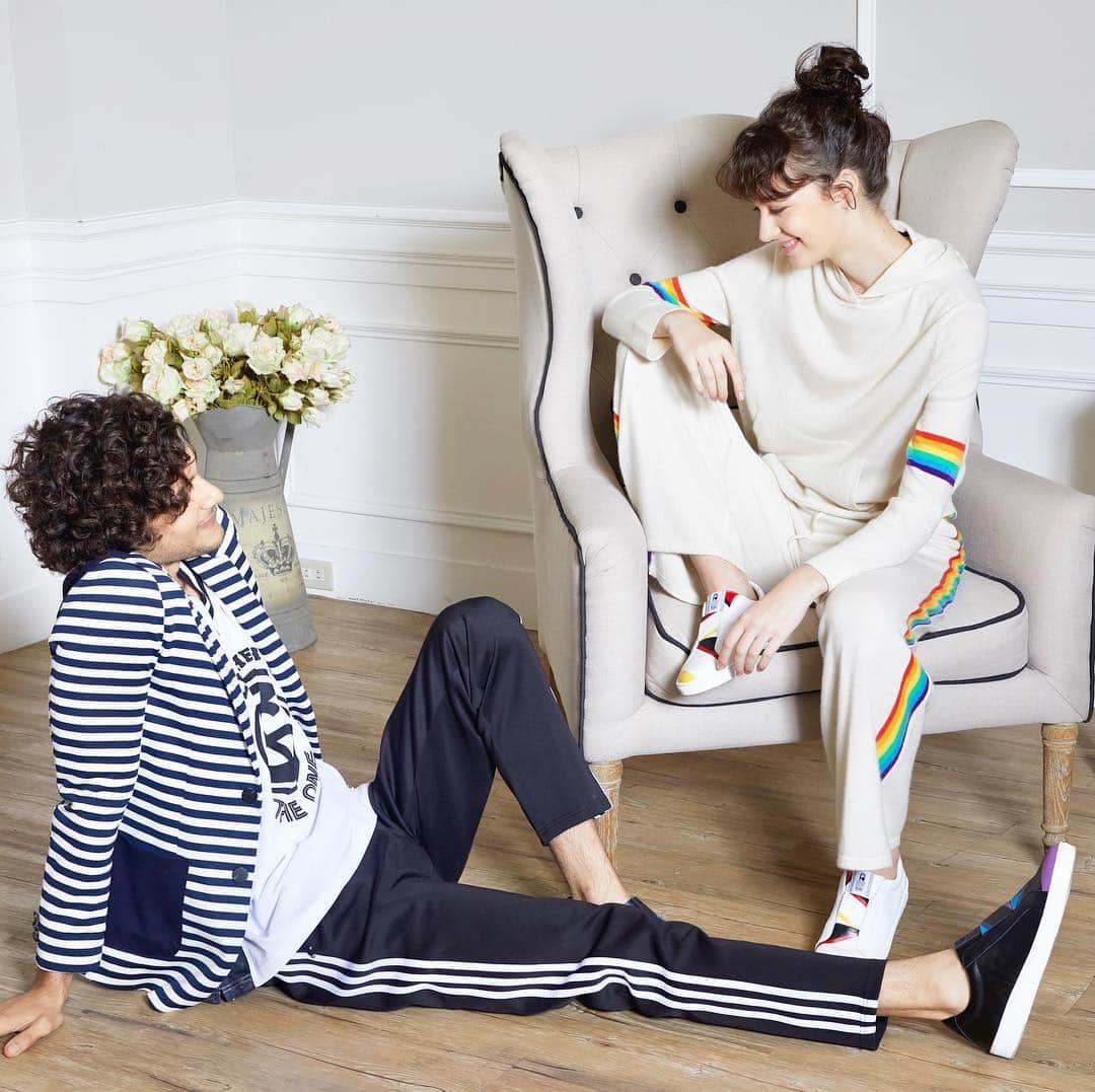 のインスタグラム：「Royal urban lifestyle takes on retro fusion with coloured stripes and a mix of formal and casual street ready wear - BISHOP BOLT. Discover more through link in bio. #ss19 #colorstripes #retro #modern #fusion #urbanlifestyle #sneakers #lacelessdesign #royalelastics #royals」
