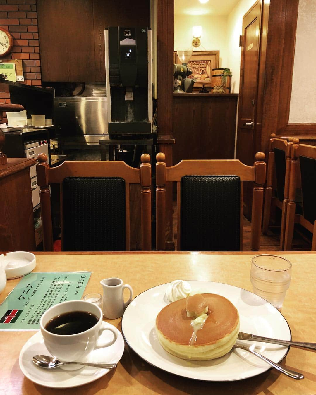 楢原真樹さんのインスタグラム写真 - (楢原真樹Instagram)「いつぞやの喫茶店 #喫茶店 #梅ヶ丘 #上京したての時に行ってる #キャパに対して店員さん多い #自家焙煎のコーヒー #自家製ホットケーキ #うまし #本日はトルネードライブ #16時〜 #新宿ハイジアv1  #MCです。 #声出します！ #来てね！ #ヤーレンズ」3月16日 13時53分 - narahara_j