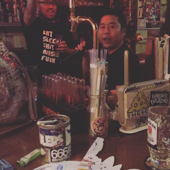 大江健次のインスタグラム：「#手売りの旅 #大阪編 #BARの店員さんとラップバトル #買ってくれた泣 #優しい #mckj2nd」