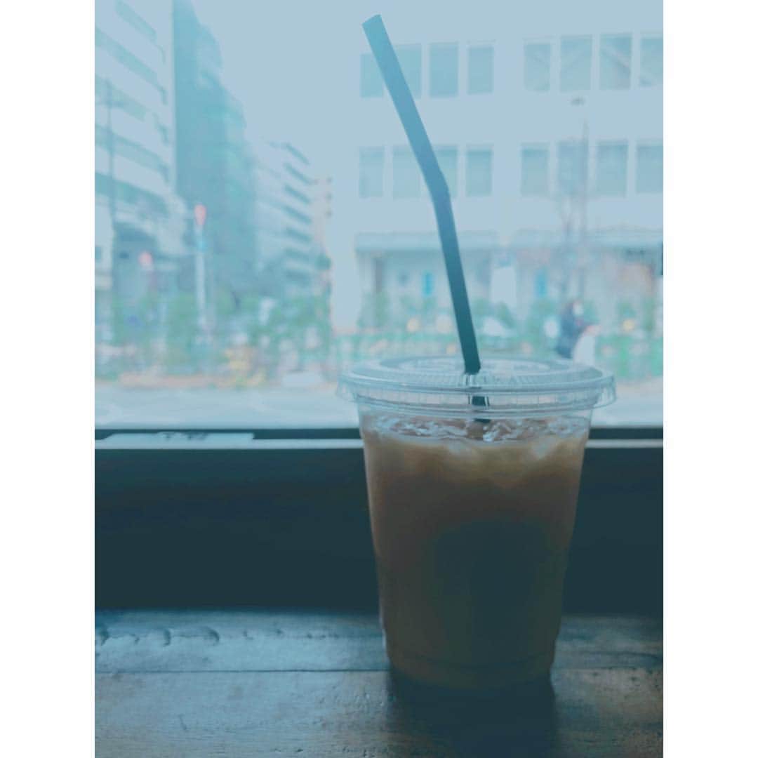 潘めぐみさんのインスタグラム写真 - (潘めぐみInstagram)「Have a break . 前の現場が早く終わってしまって . あと2時間ある‼️🤣 . ということで… . 次のスタジオの近くの . ずっと気になっていたパン屋さんに . 初めて行くことができました。 . 行きたかった場所、やりたかったことを . 日々、実現していきたいと思う、今日この頃。 . #今日の一枚 #bread #afternoon #teatime . 平日も賑わってるけど . 休日も賑わってるわぁ…。」3月16日 14時04分 - han_meg_han