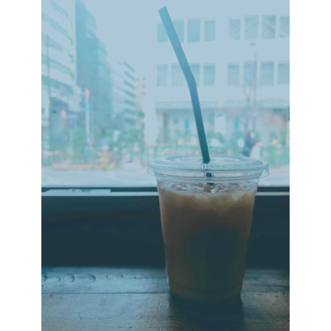 潘めぐみさんのインスタグラム写真 - (潘めぐみInstagram)「Have a break . 前の現場が早く終わってしまって . あと2時間ある‼️🤣 . ということで… . 次のスタジオの近くの . ずっと気になっていたパン屋さんに . 初めて行くことができました。 . 行きたかった場所、やりたかったことを . 日々、実現していきたいと思う、今日この頃。 . #今日の一枚 #bread #afternoon #teatime . 平日も賑わってるけど . 休日も賑わってるわぁ…。」3月16日 14時04分 - han_meg_han