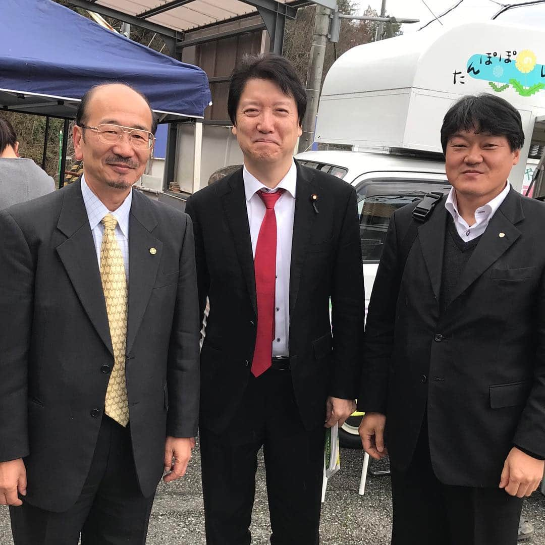 足立康史さんのインスタグラム写真 - (足立康史Instagram)「今日は、豊能町は妙見口駅かめたに本店前で開催されている大阪最北端駅前祭りにうかがいました。美味しいお酒にパンやお菓子。地域の皆さまと楽しい時間を過ごすことができました！  今から大阪市内へ。」3月16日 14時10分 - adachiyasushi