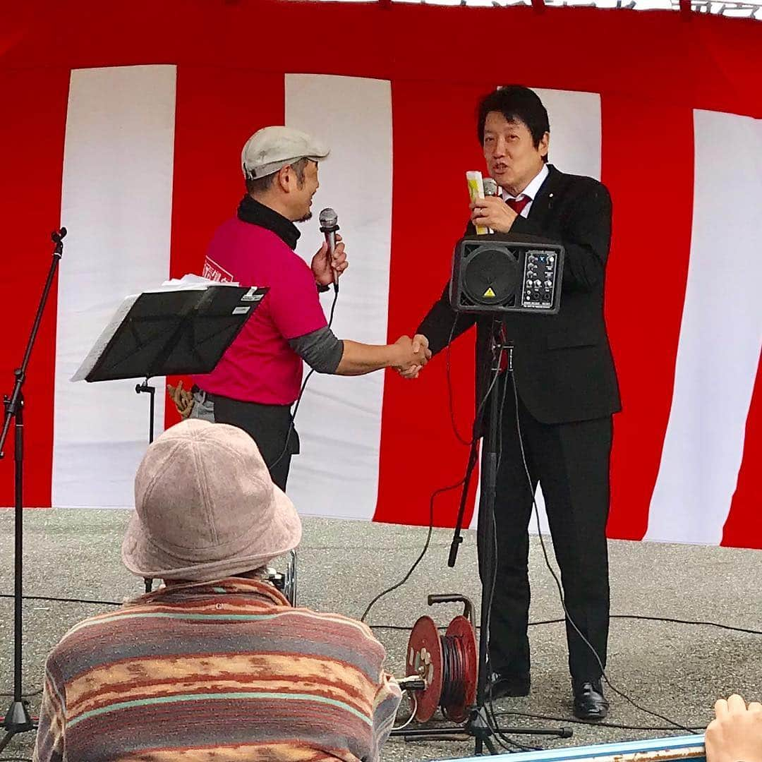 足立康史さんのインスタグラム写真 - (足立康史Instagram)「今日は、豊能町は妙見口駅かめたに本店前で開催されている大阪最北端駅前祭りにうかがいました。美味しいお酒にパンやお菓子。地域の皆さまと楽しい時間を過ごすことができました！  今から大阪市内へ。」3月16日 14時10分 - adachiyasushi