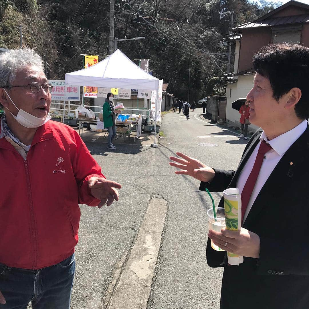 足立康史さんのインスタグラム写真 - (足立康史Instagram)「今日は、豊能町は妙見口駅かめたに本店前で開催されている大阪最北端駅前祭りにうかがいました。美味しいお酒にパンやお菓子。地域の皆さまと楽しい時間を過ごすことができました！  今から大阪市内へ。」3月16日 14時10分 - adachiyasushi