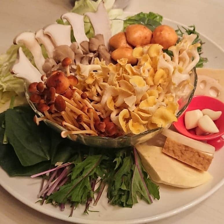 橘知衣代さんのインスタグラム写真 - (橘知衣代Instagram)「* ここの薬膳火鍋おいしすぎるのーー💓💓💓 もう何回目かなぁ🍴 毎週たべたいくらい💓 デトックス😋👍」3月16日 14時25分 - chieyotachibana