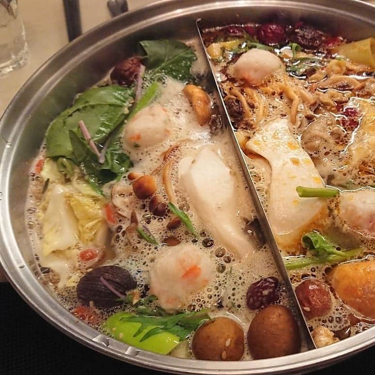橘知衣代さんのインスタグラム写真 - (橘知衣代Instagram)「* ここの薬膳火鍋おいしすぎるのーー💓💓💓 もう何回目かなぁ🍴 毎週たべたいくらい💓 デトックス😋👍」3月16日 14時25分 - chieyotachibana