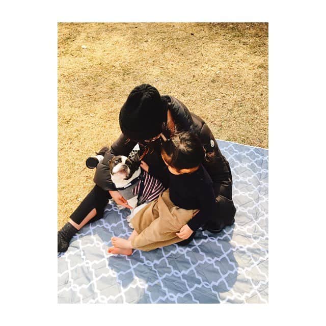 田中美保さんのインスタグラム写真 - (田中美保Instagram)「ピクニックピクニック🐕🌸 #愛犬 #ピクニック #地元 #思いのほかあたたかい #日光浴」3月16日 14時17分 - miho12tanaka