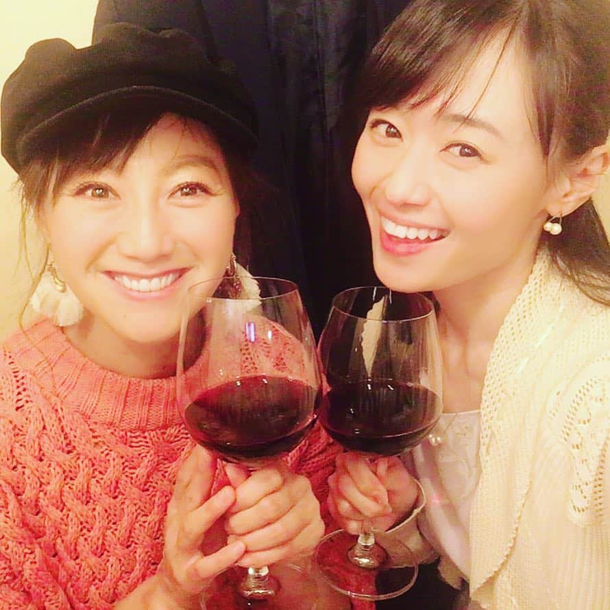 福島和可菜さんのインスタグラム写真 - (福島和可菜Instagram)「#バルセロナから #ただいま #だいぶ身体が日本時間に戻りました #昨日は #ぎのっち #と #乾杯 #🍺 #🍷 #ぎのっちと飲むと必ずお店の方に #すみませんそろそろ閉店のお時間になります #と言われる #前回も前々回も前々前回も #楽し過ぎるからだ #お互い36歳 #今年で37歳 #今年こそは頑張ろ #ぎのっちよりは先に結婚したい #ぎのっちは私より先に結婚したいはず #勝負だ #王子様よどこにいるのだ #36歳独身 #お酒 #ワイン #beer #たまらん #乾杯 #love #アルコール #柳野玲子 ちゃん」3月16日 14時20分 - fukushimawakana