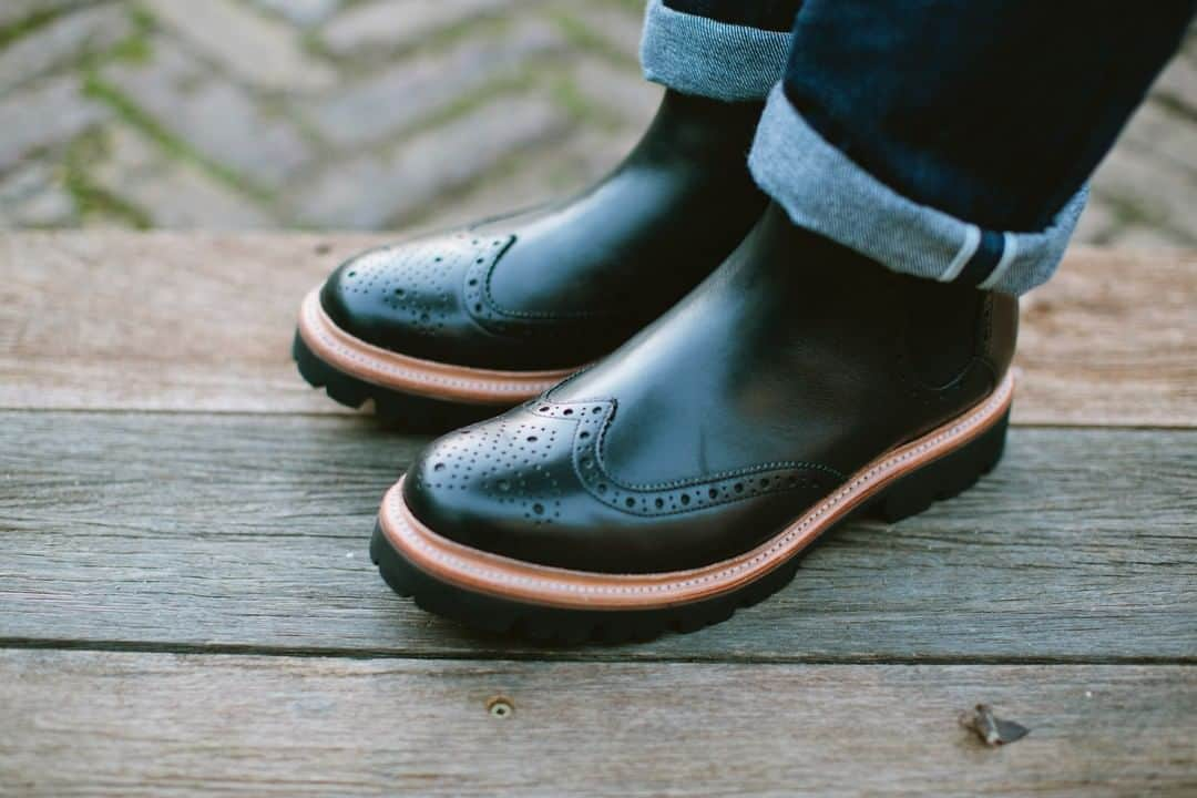 グレンソンさんのインスタグラム写真 - (グレンソンInstagram)「Its boot weather today, we're wearing Arlo. He's our a wingcap brogue with chunky black Richfield Commando sole.⁣ ⁣ Image @simplehumantruths⁣ ⁣ -⁣ ⁣ ⁣ ⁣ #grenson #menswear #grensonshoes #grensonbrogues #mensfashion #mensstyle #thegoodshoe #chelseaboots」3月16日 14時30分 - grensonshoes