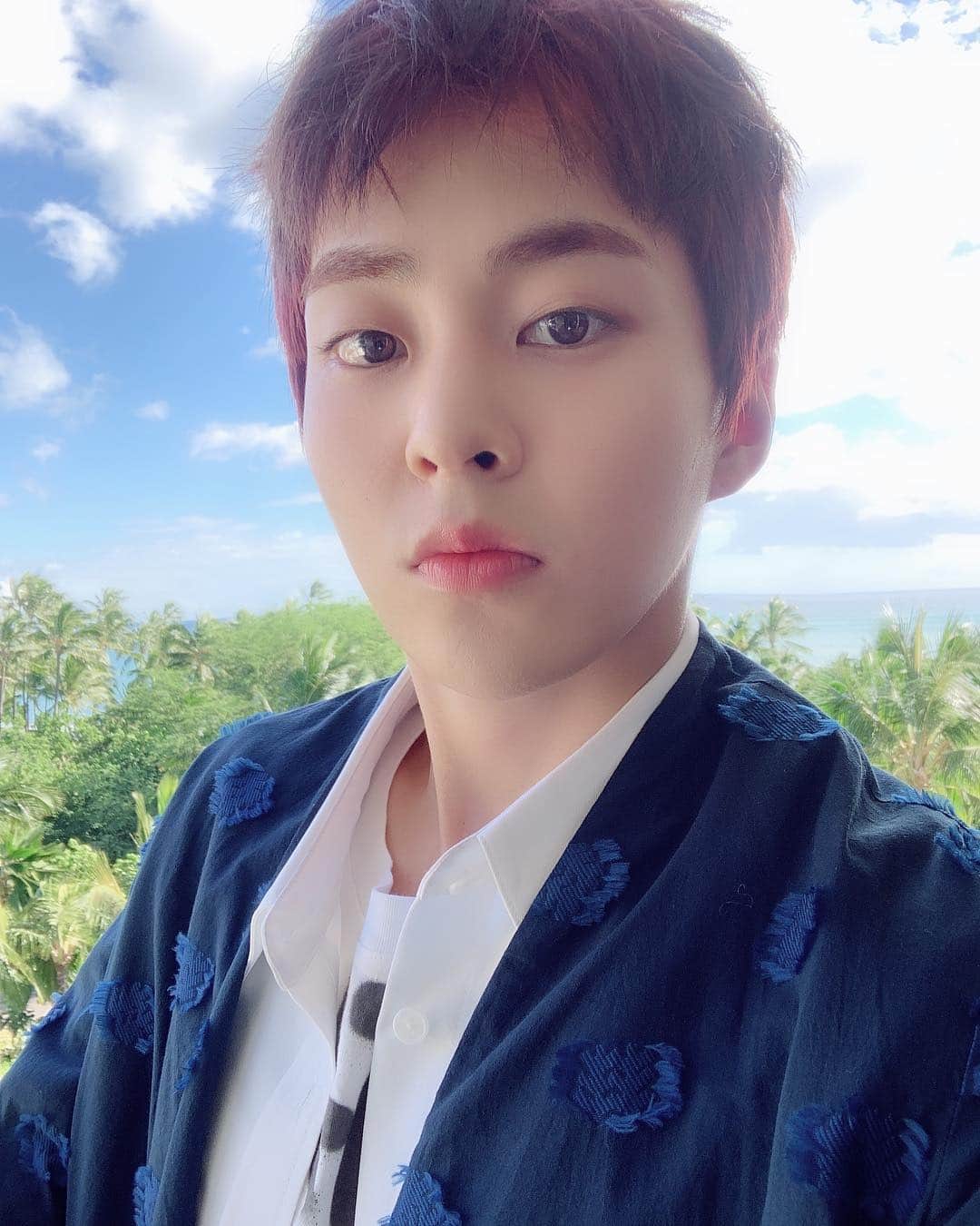 のインスタグラム：「춥죠? 이 사진으로 따뜻해지길..☀️」