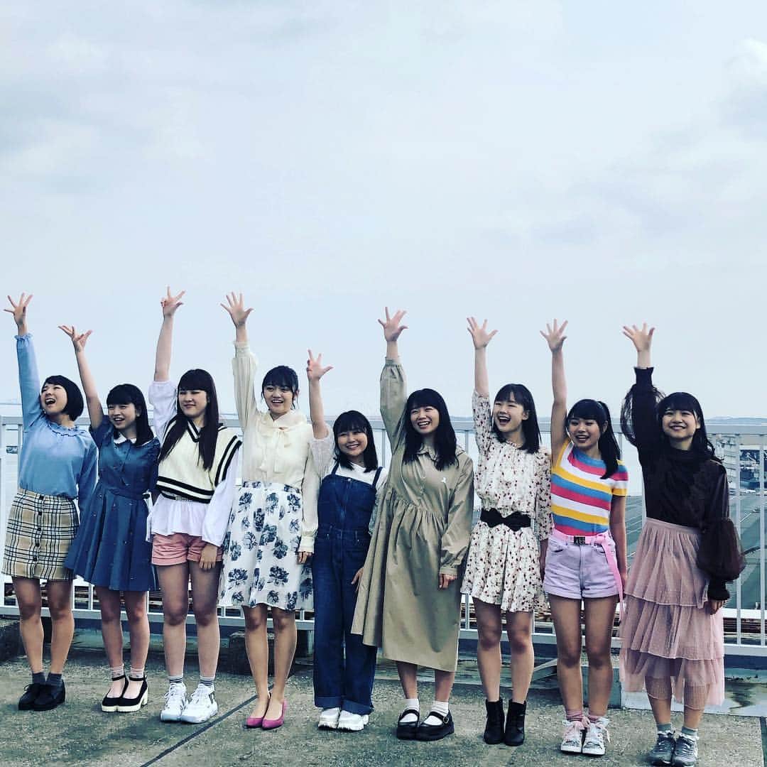 アップアップガールズ (仮)のインスタグラム：「9人での撮影！ 晴れて良かった！ #アプガ2 #アプガ #ミュージックビデオ #撮影 #idol #musicvideo #新曲 #つんく♂ #作詞 #作曲 #サウンドプロデュース #WeareWinner!  #高萩千夏 #吉川茉優 #鍛治島彩  #橋村理子 #中川千尋 #佐々木ほのか #森永新菜 #島崎友莉亜 #新倉愛海」