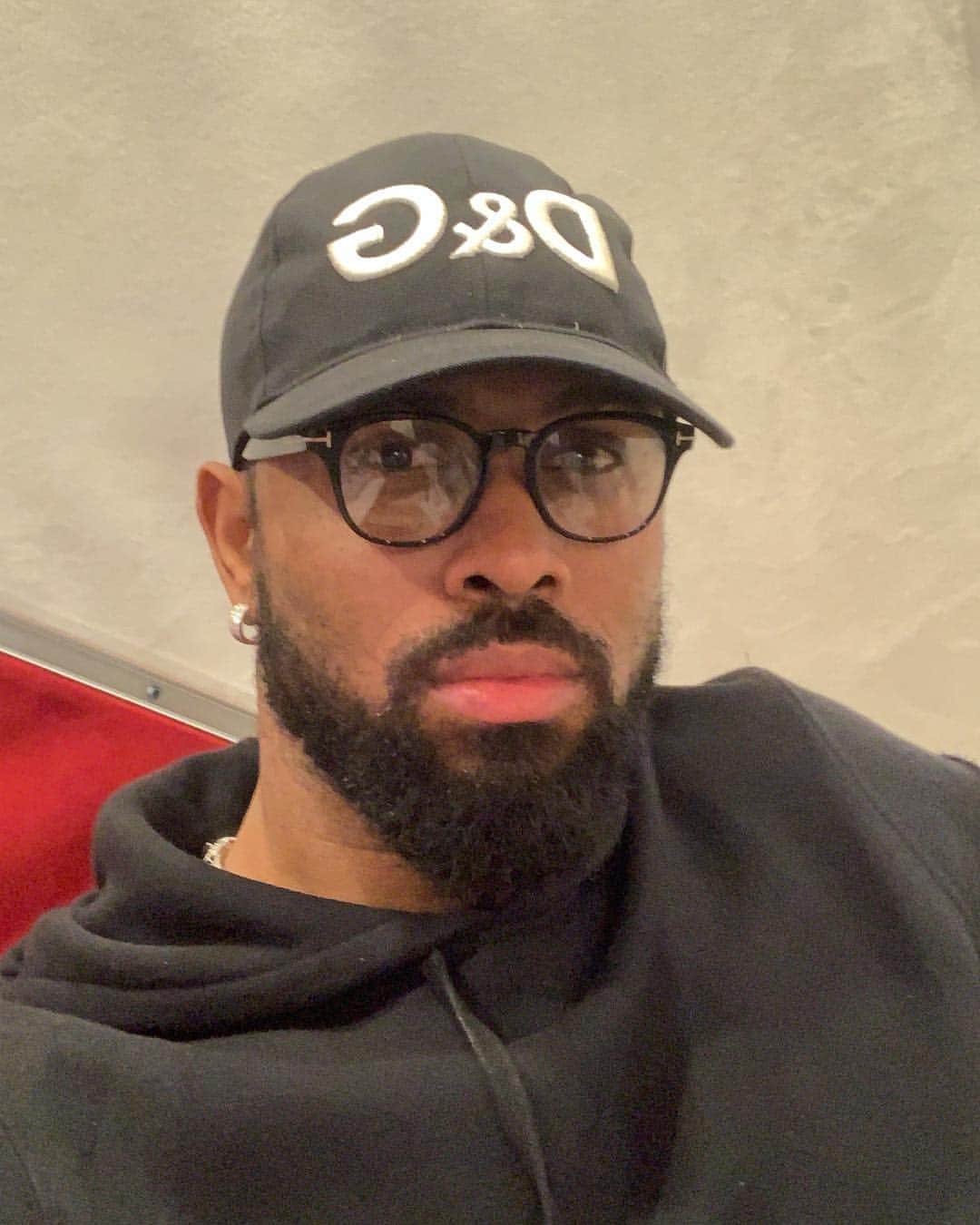 ホセ・レイエスのインスタグラム：「Un barbero 911 Lapiz voice 😪 no eh pol na..eh pa yo sabeL 🤷🏿‍♂️」