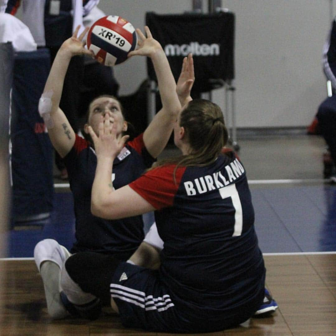 USA Volleyballさんのインスタグラム写真 - (USA VolleyballInstagram)「Veterans paved the way to two @usav_sitting_wnt wins over @volleyballCanada, but 3 @teamusa players made their international debuts with significant contributions. The 5-match series continues on Saturday at 9 a.m. and 3 p.m. at @crossroadsvb in #Denver. Details on www.usavolleyball.org. @usparalympics」3月16日 14時50分 - usavolleyball