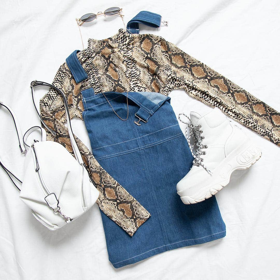 Beginning Boutiqueさんのインスタグラム写真 - (Beginning BoutiqueInstagram)「★ Cool girl ★ Take your weekend 'fit to the next level in the Bronx Overall Dress Light Denim & Aliyah Long Sleeve Crop Snake!」3月16日 14時45分 - beginningboutique