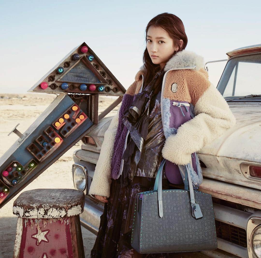 DFS & T Galleriaさんのインスタグラム写真 - (DFS & T GalleriaInstagram)「Travel with Guan XiaoTong @stronger917 , the Chinese actress and @coach ambassador, as she shares her top spots in New York & Hong Kong, and shop her must-have Coach accessories today on DFS.com .  #ShopDutyFree #DFSxCoach // DFS呈獻：立即登上 DFS.com，和 @coach Girl 關曉彤 @stronger917 一同遊走她最愛的城市──紐約與香港，並探索她最愛的Coach限定系列飾品！  #T廣場 #免稅購物」3月16日 15時00分 - dfsofficial