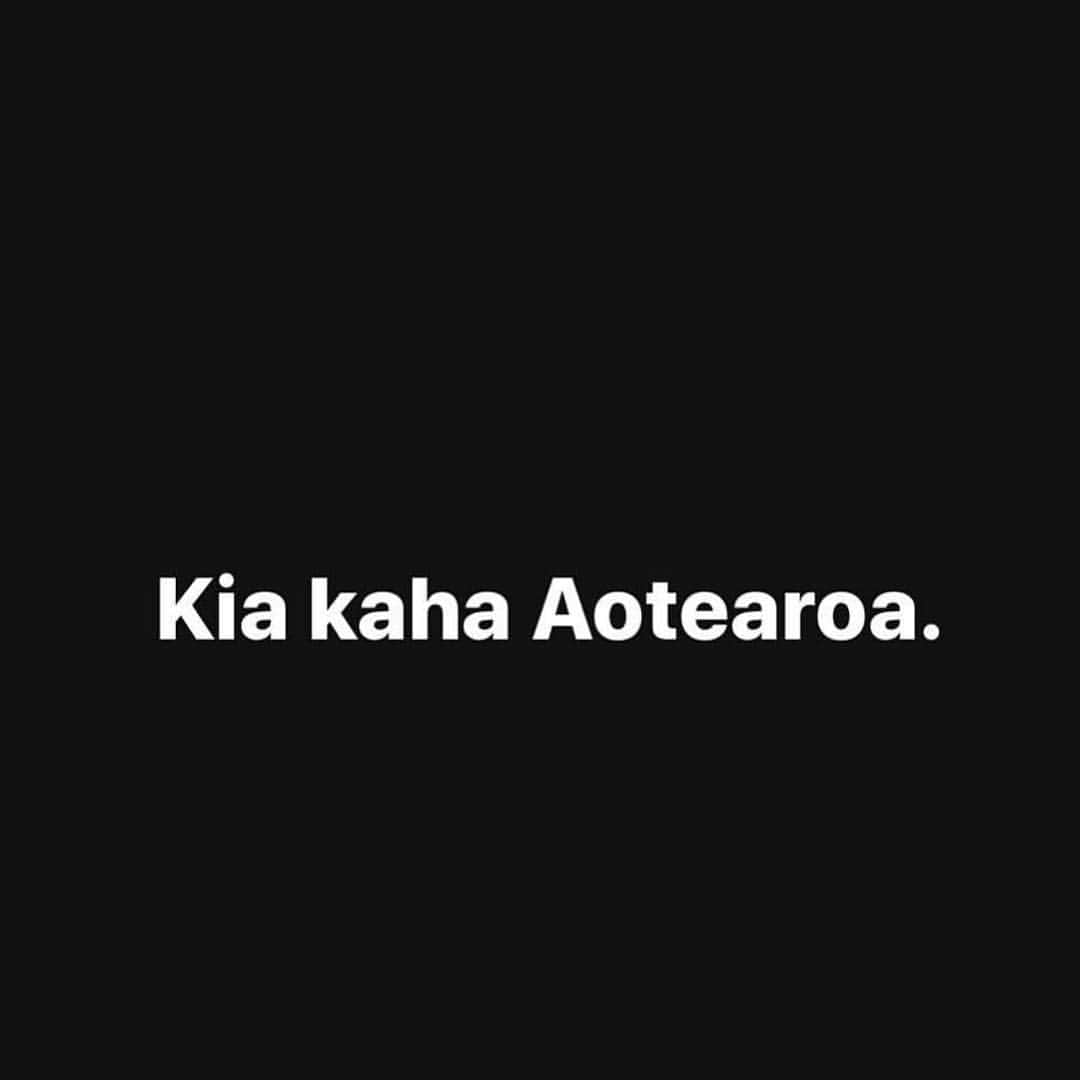 コリン・ハンクスさんのインスタグラム写真 - (コリン・ハンクスInstagram)「Sending love to people of Christchurch and all of New Zealand. Such a beautiful city in such a magnificent country.」3月16日 15時03分 - colinhanks