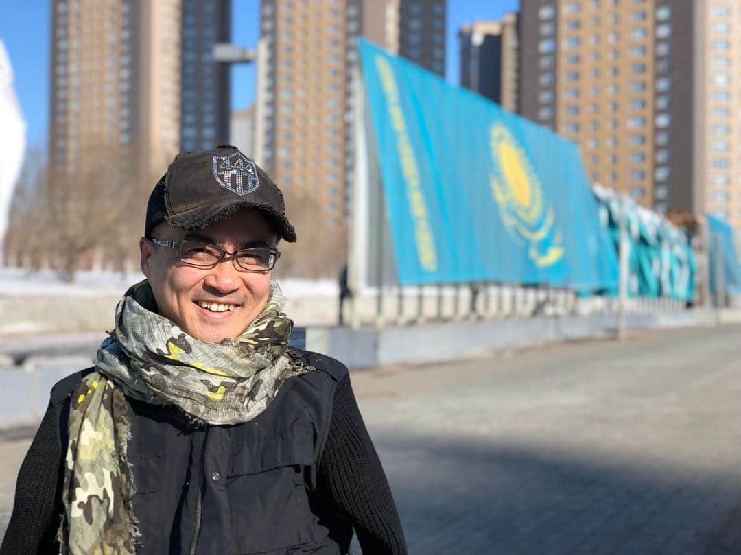 のインスタグラム：「カザフスタンの国旗、恥ずかしながら知らなかった…。 #カザフスタン #カザフスタン旅行 #アスタナ #国旗 #kazakhstan #kazakhstan🇰🇿 #kazakhstanphoto #astana #astanacity #astanagram #nationalflag #🇰🇿 #海外旅行 #海外旅行好きな人と繋がりたい #旅スタグラム #travelgram」