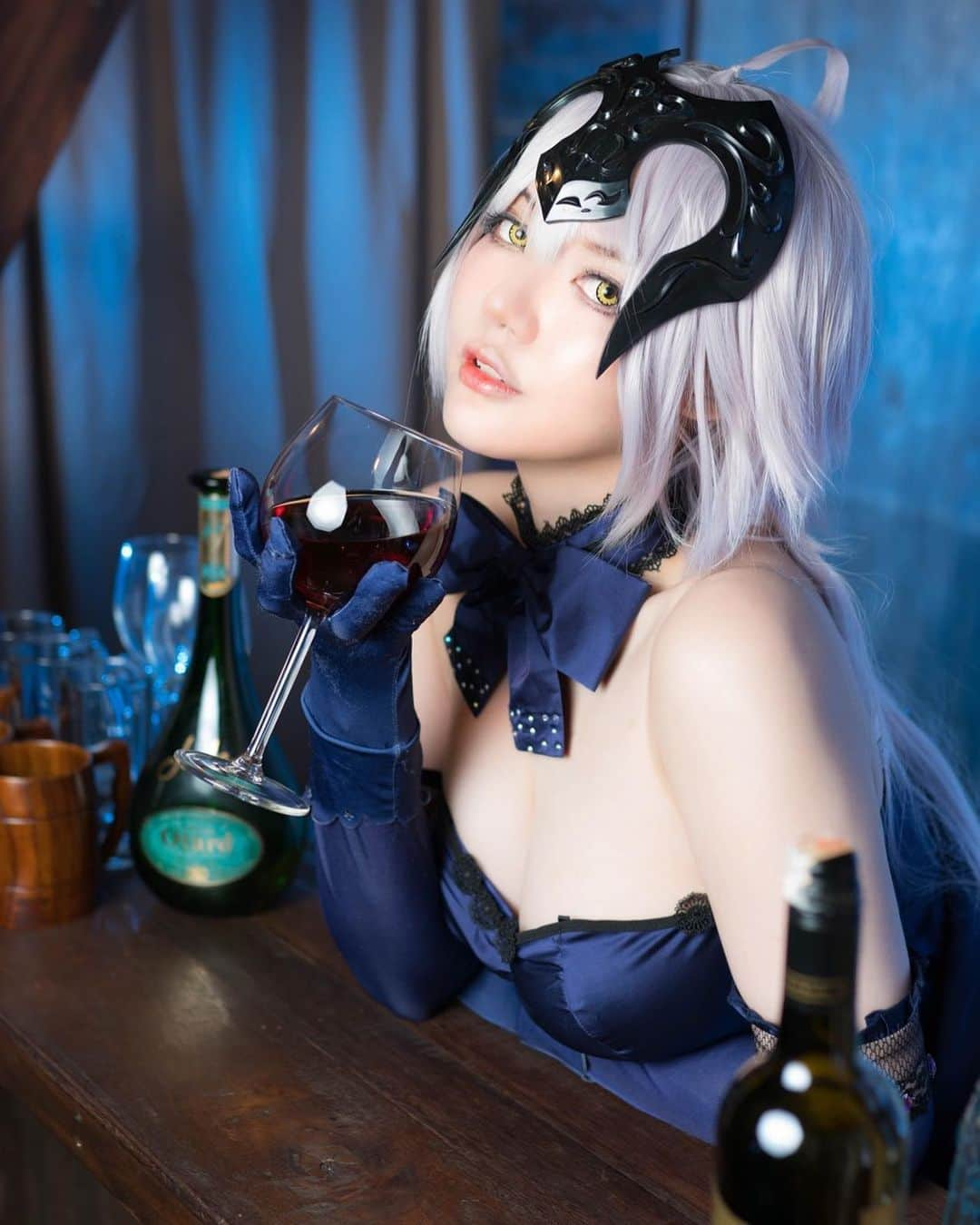 YingTzeさんのインスタグラム写真 - (YingTzeInstagram)「Holy Night Dinner : Jeanne Alter 😈✨ What would you do if you see Jalter in the bar ? _ Tonight’s stream is the new One Piece World Seeker game at 9pm ( GMT + 8 ) ! This new One Piece game is just released yesterday ~ stream will be till 1 am ! See you at my Facebook Page later . ❤️ ▶️ www.facebook.com/yingtze1206 _ p/s : Thanks for tuning in my Horror Friday Night yesterday ~ Pacify was fun ! Drop me some suggestions which horror game should I play next ! 😝 📸 @17.ambition  #blessed #fategrandorder #fatego #fategrandordercosplay #fate #fatecosplay #jeannealter #jeannealtercosplay」3月16日 15時17分 - yingtze