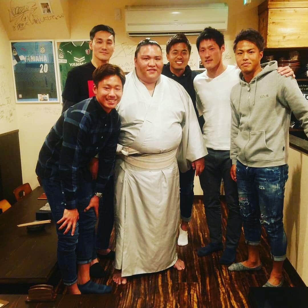 丸橋祐介さんのインスタグラム写真 - (丸橋祐介Instagram)「くしよしでの楽しい会でしたー＾＾ #初めまして#御嶽海関 #格闘家#中迫剛さん #マスターありがとうございます #セレッソメンバー #丹ちゃん#澤上#舩木」3月16日 15時09分 - maruhashi_yusuke