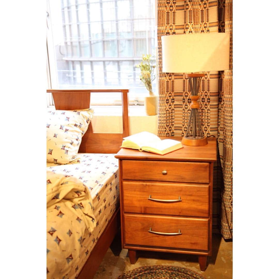 ACME Furnitureさんのインスタグラム写真 - (ACME FurnitureInstagram)「. ET7239/NIGHT STAND  size:W510 D460 H650 ¥80,000-(+tax)  お問い合わせや通信販売も承っておりますので、 お気軽にお問い合わせ下さいませ。 #acme_vintage  Contact:ACME Furniture Osaka Tel:06-4391-3232」3月16日 15時15分 - acme_furniture