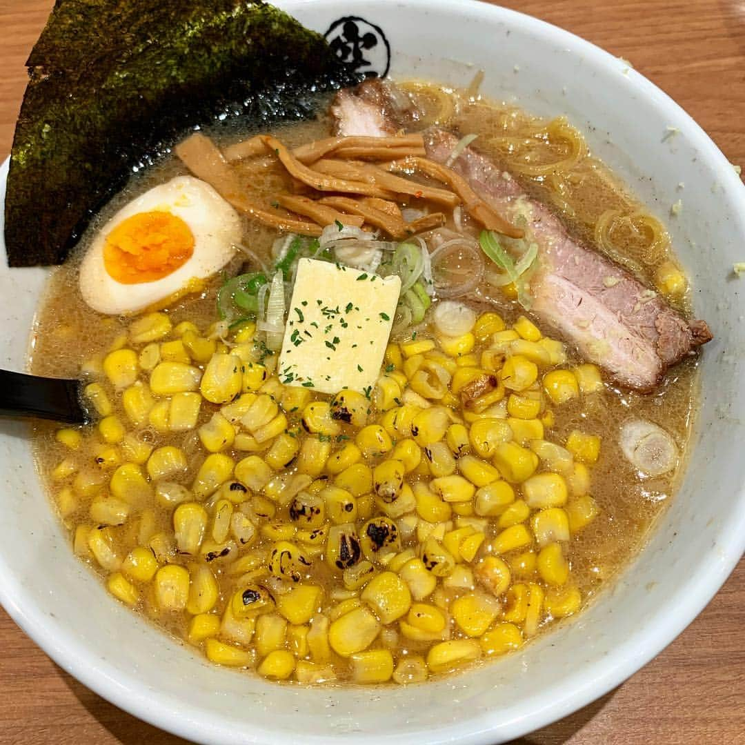 黒沢薫さんのインスタグラム写真 - (黒沢薫Instagram)「#lunch #ramen #新千歳空港  #ラーメン空 #music #soul #rb #singer #lovelife #焼きとうきびラーメン#instafood #yummy」3月16日 15時19分 - kaorukurosawa_lovelife