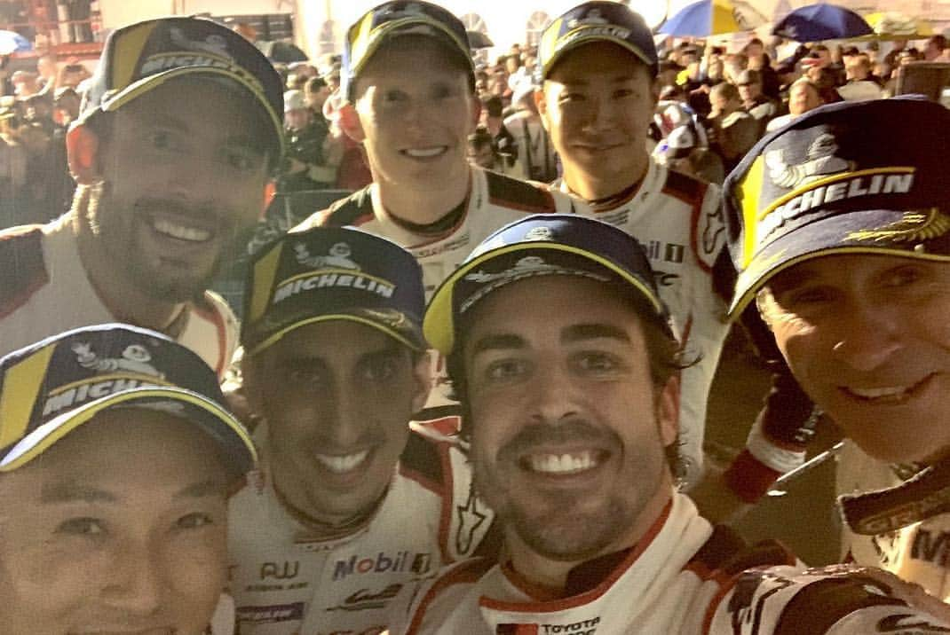 セバスチャン・ブエミさんのインスタグラム写真 - (セバスチャン・ブエミInstagram)「#1000MSebring What a way to finish the weekend, it’s a Victory for us here in Sebring 🇺🇸🔥」3月16日 15時24分 - sebastien_buemi