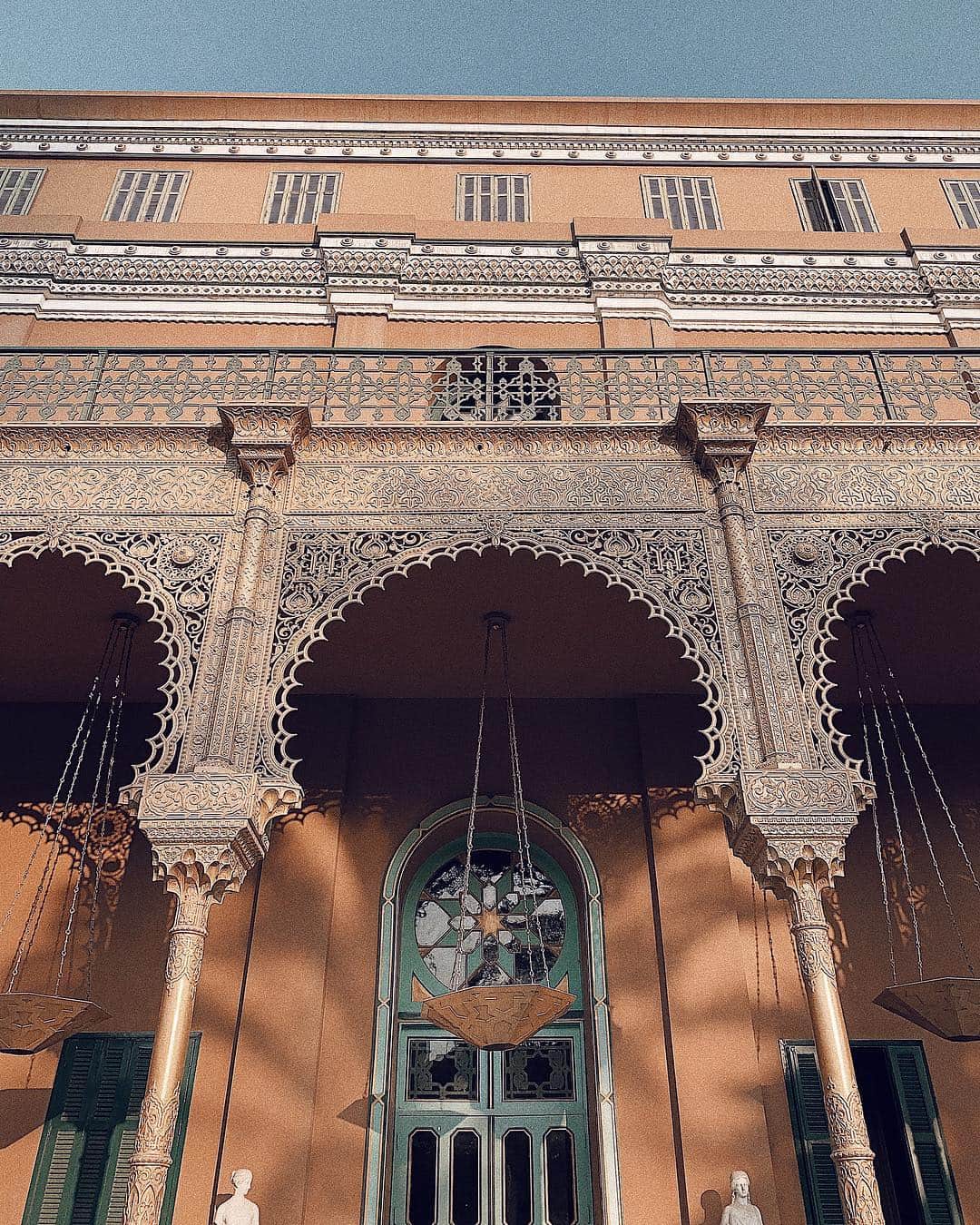 Manamiのインスタグラム：「🏨 @cairomarriott ㅤ Luxor→Cairo ✈️1h ㅤ Cairoでは2つの @marriotthotels にstay🌝 1つ目はCairo Marriott Hotel & Omar Khayyam Casino🕌 元々宮殿だったらしく可愛すぎて発狂😱🧡🧡🧡 lunchもdinnerも美味しかったし シーシャも吸えて最高😍🙌🏼 素敵なgiftまで🥺🎁💕 ㅤ Thanks @cairomarriott ❤️ #CairoMarriott #Marriott」