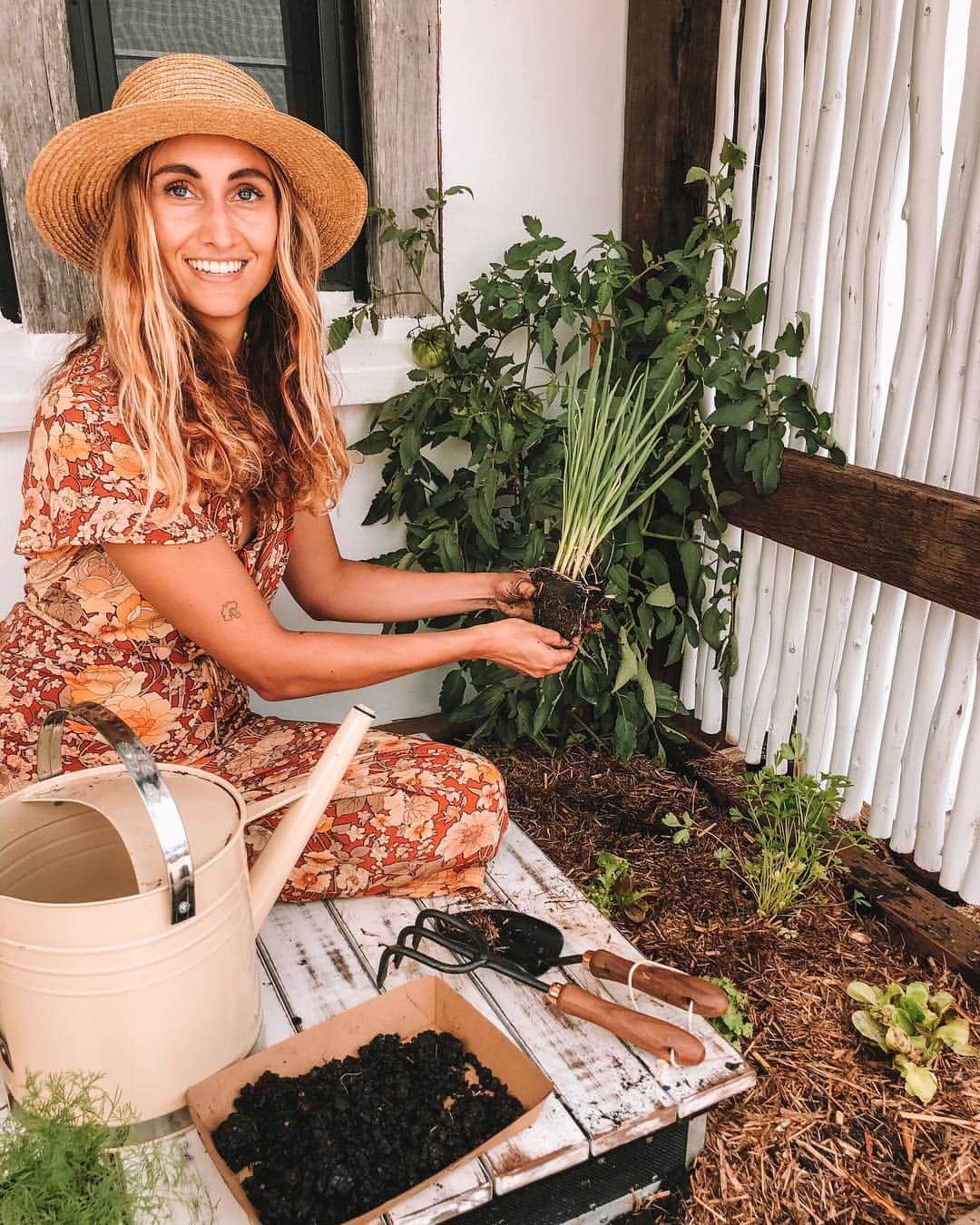SPELLさんのインスタグラム写真 - (SPELLInstagram)「Composting organic waste is one of the best ways we can help reverse climate change ~ so we’re pretty stoked that {after over a year of planning, designing, DA submissions, landlord convincing etc} our @thesubpod compost garden was installed at Spell HQ! 🍓🥑🥦 This amazing design helps us to divert food waste from landfill, create nutrient rich soil (from the hundreds of worms in the pod 🐛) and grow herbs and veggies right outside our office, completely smell free 🙌🏽 We love that our team are always looking for new ways to #walkalittlelighter and are so passionate and driven to continuously make changes to minimise our environmental impact at Spell HQ ♻️💕🌍」3月16日 15時29分 - spell