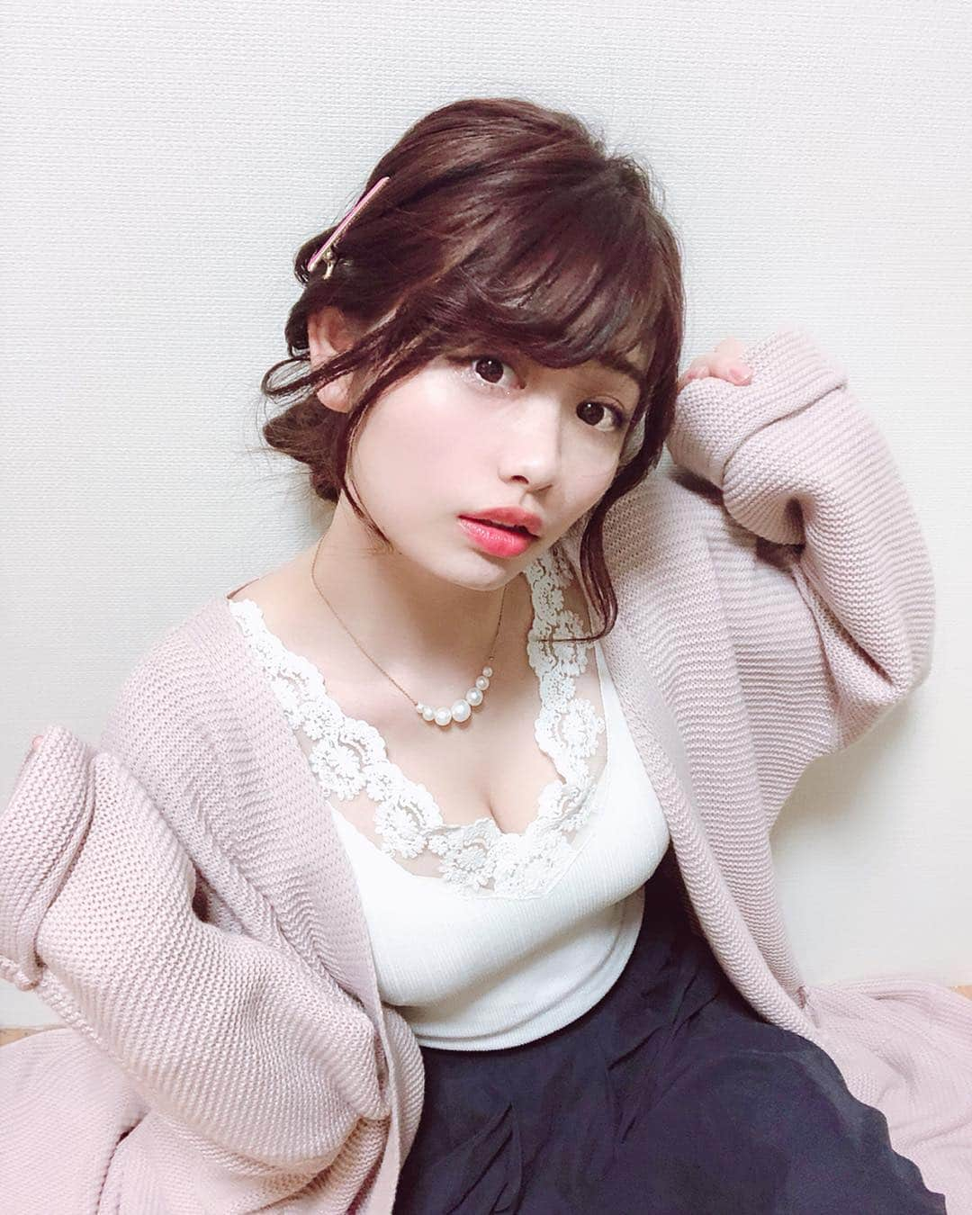 高橋里彩子さんのインスタグラム写真 - (高橋里彩子Instagram)「春コーデ♥️﻿ 最近あったかくなって春って感じだよね♡﻿ ﻿ ﻿ ベイビーピンクってすごい可愛い色で好き💕﻿ ﻿ ﻿ ﻿ ﻿ ♡ #キャミニット﻿ #fifth #フィフス ﻿ @fifth_store →30%OFF‪ ﻿ ♡ マキシガウン﻿ fifth  フィフス ﻿ ﻿ ﻿ ♡ #ロングスカート﻿ #earthmusicandecology #アースミュージックアンドエコロジー﻿ ﻿ ﻿ ロングガウンだとスカートとか﻿ ズボンとか合わせやすくて﻿ ロング系好き💗﻿ ﻿ ﻿ ﻿ ﻿  #fifthtl #ライトニットマキシガウン #ファッション ﻿ #コーディネート #コーデ ﻿ #デートコーデ  #低身長コーデ #プチプラコーデ #今日の服 #春服 #春コーデ #今日のコーデ #シンプルコーデ #カーディガン #Vネックキャミニット#ロングガウン #アイドル顔 #丸顔 #フォロー  #93년생  #ファッション好きな人と繋がりたい #可愛い女の子と繋がりたい  #サロモ #サロンモデル」3月16日 15時31分 - konkonwanwan