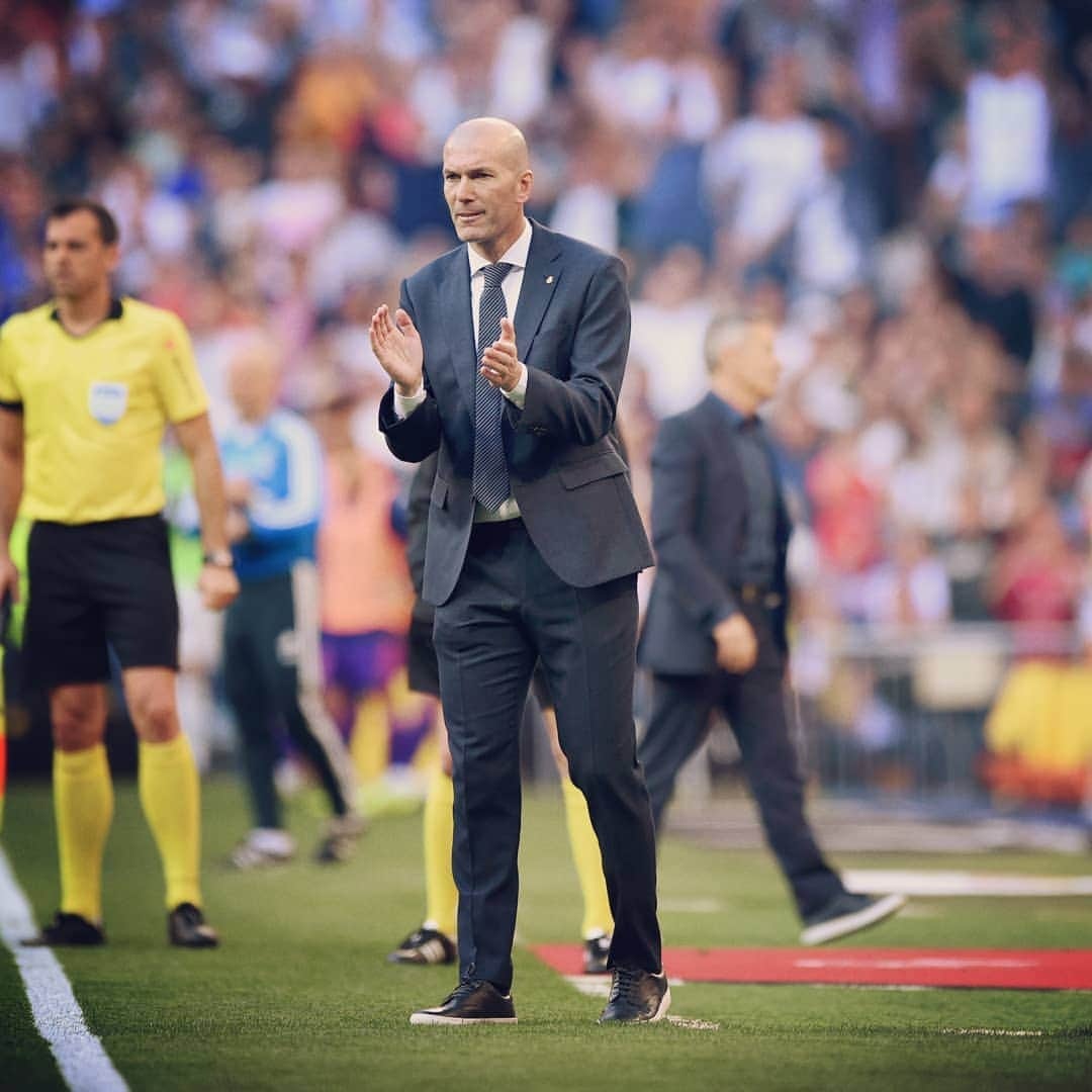 FIFAワールドカップさんのインスタグラム写真 - (FIFAワールドカップInstagram)「It was a successful return for Zinedine Zidane on the touchline at @realmadrid👏 The French🇫🇷 coach started his second spell in charge of Los Merengues with a 2-0 win over Celta Vigo in @LaLiga at the Santiago Bernabeu🏟️ ⚽Goals: @iscoalarcon + @garethbale11.」3月17日 2時38分 - fifaworldcup