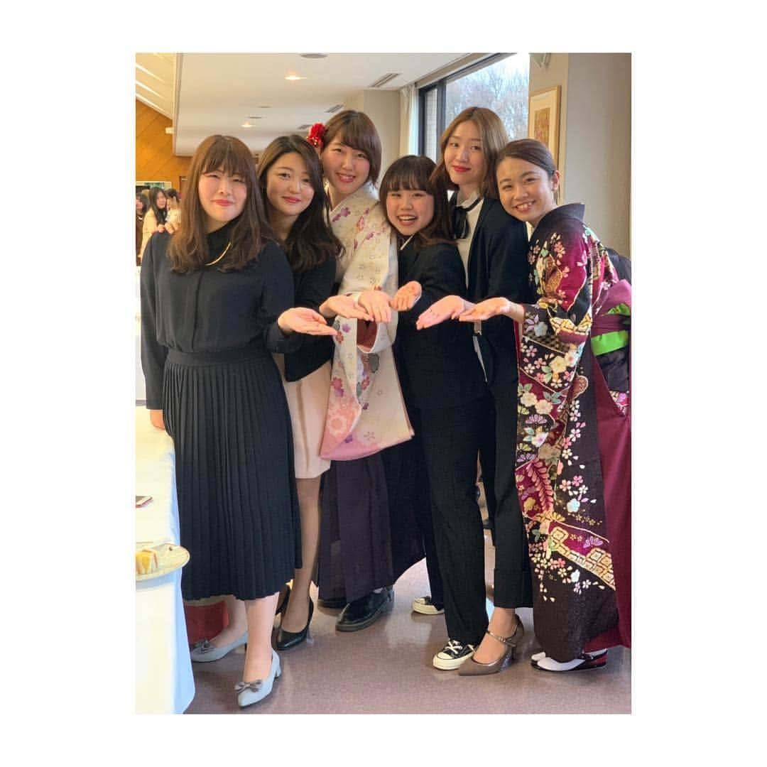 稲沢朋子さんのインスタグラム写真 - (稲沢朋子Instagram)「娘が無事に大学を卒業しました✨ 親として、嬉しくもあり寂しい気持ちもありますが、いっちょあがり！と、思って☺️新社会人を応援します！ しっかり育ってくれたことを嬉しく思い！ここまで育て上げた事を一旦自分を褒めてあげようと思います☺️ #大学卒業 #おめでとう #新社会人 #応援団 #親 #子 #母卒 #息子よ頑張れ #親業 #卒業 #年子の母」3月17日 2時35分 - ina_tomo