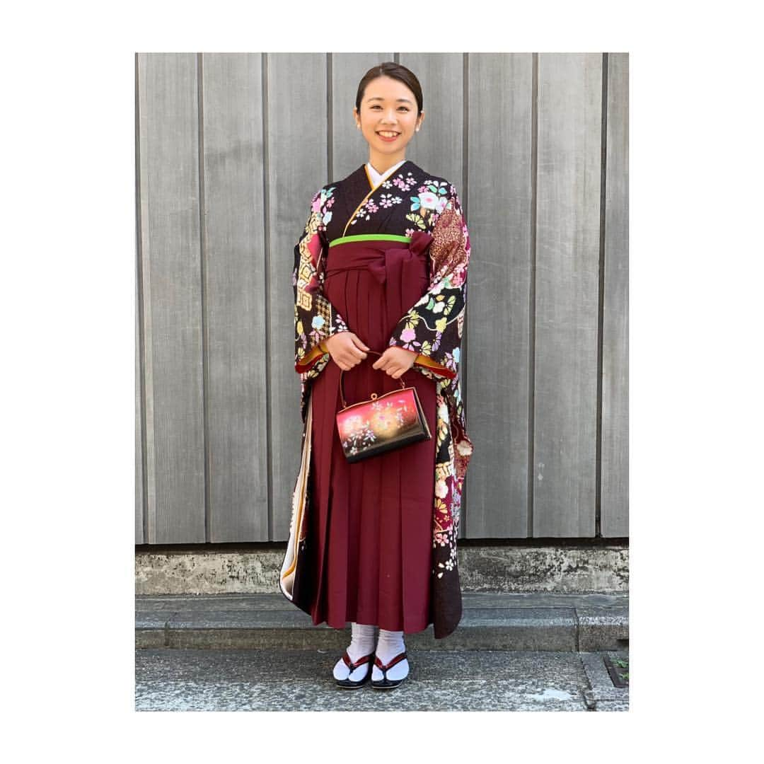 稲沢朋子さんのインスタグラム写真 - (稲沢朋子Instagram)「娘が無事に大学を卒業しました✨ 親として、嬉しくもあり寂しい気持ちもありますが、いっちょあがり！と、思って☺️新社会人を応援します！ しっかり育ってくれたことを嬉しく思い！ここまで育て上げた事を一旦自分を褒めてあげようと思います☺️ #大学卒業 #おめでとう #新社会人 #応援団 #親 #子 #母卒 #息子よ頑張れ #親業 #卒業 #年子の母」3月17日 2時35分 - ina_tomo