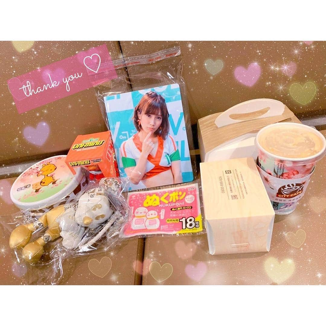 小島みなみさんのインスタグラム写真 - (小島みなみInstagram)「. . 夜ご飯は #火鍋 屋さんでオフ会🤤 . みんなと話せたし 火鍋美味しかったし最高でした♡ . . . #台湾 #オフ会 #はぴねす #プレゼントありがとう」3月17日 1時03分 - kojima_minami_373