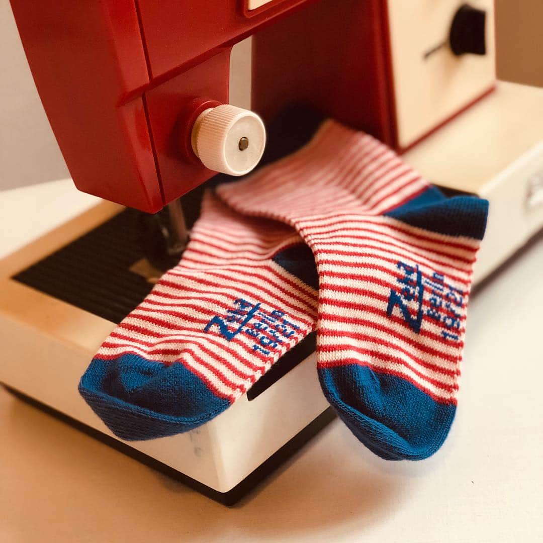 のインスタグラム：「Zeha Berlin auch für Kinder 😉 KINDER SOCKEN Collection ❤️ in OnLineShop und in unseren Läden ! #kinder #kindersocken #socken #baby #babysocks #calze  #zeha #zehafamily #berlin #vintage #zehakidz #kidzfashion #kinderschuhe #babyshoes #scarpebambini #heritage #luxury #luxurydesign #luxurybabywear #vintagesportswear #vintagebaby #fussball #zehaberlin #ddrspielzeug #michaela #babyfashion #minime #bambinifashion #kindermode #oldgermanbrand」