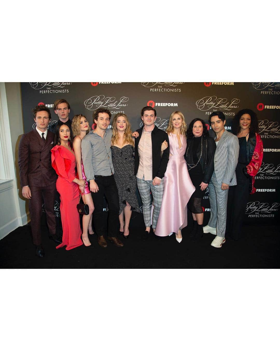 プリティ・リトル・ライアーズさんのインスタグラム写真 - (プリティ・リトル・ライアーズInstagram)「Pretty faces. Perfect night. Pretty Little Liars: The Perfectionists red carpet premiere? ✔️ #PLLExperience #PLLThePerfectionists」3月17日 1時05分 - prettylittleliars