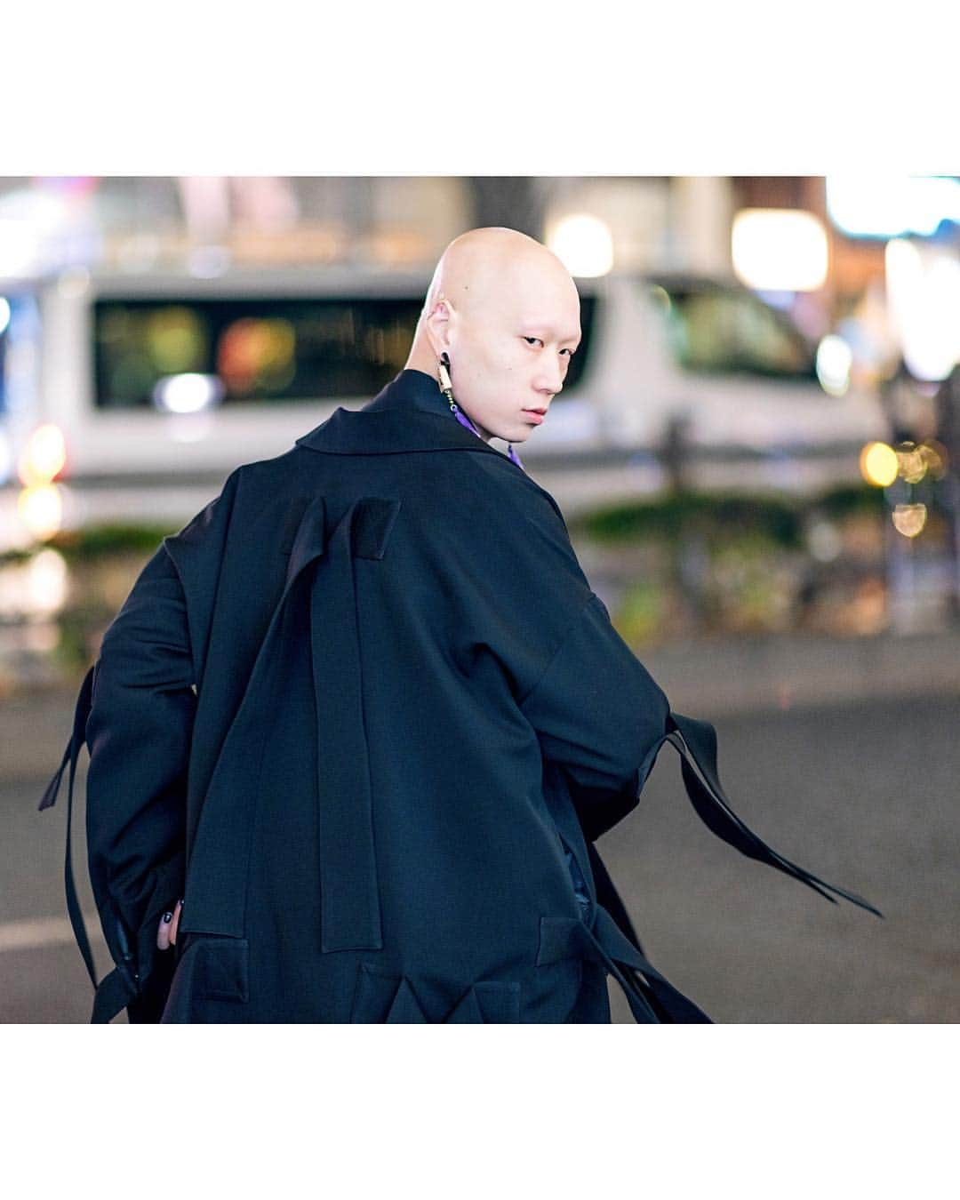 Harajuku Japanさんのインスタグラム写真 - (Harajuku JapanInstagram)「Japanese musician Shouta (@tananasho) on the street in Harajuku wearing an oversized deconstructed coat by @KEMONO.Japan with Nozomi Ishiguro wide leg pants and Dr. Martens boots.」3月17日 1時07分 - tokyofashion