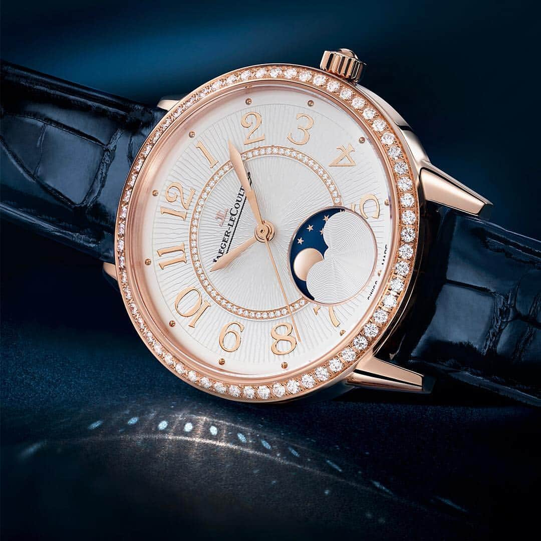 ジャガールクルトさんのインスタグラム写真 - (ジャガールクルトInstagram)「Glimmering Rendez-Vous Moon Medium, holding at its heart one of the most mesmerizing watchmaking complications: a moon phase. __ Rendez-Vous Moon Medium  __ #JaegerLeCoultre #RendezVous #ArtOfPrecision  #FineWatchmaking #MetiersRares #SwissWatch #ValleeDeJoux #Craftsmanship #SavoirFaire #精妙之芯时间之艺」3月17日 1時08分 - jaegerlecoultre