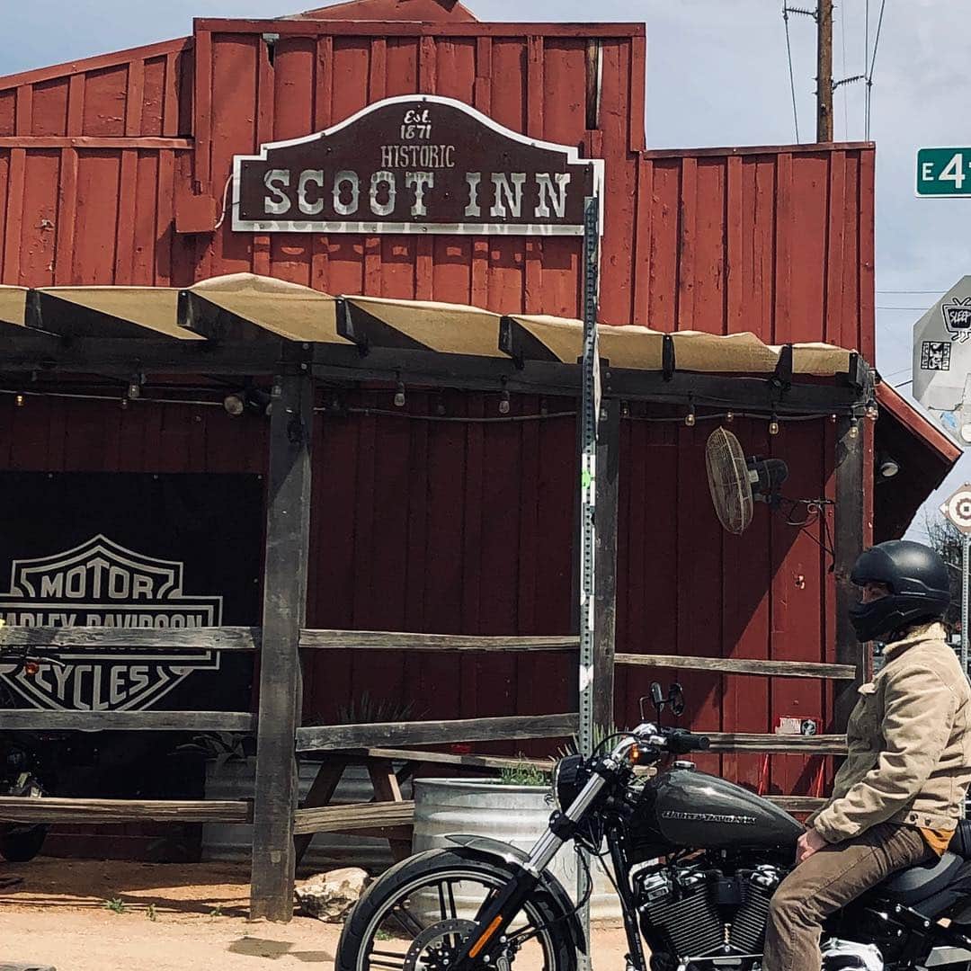 Harley-Davidsonさんのインスタグラム写真 - (Harley-DavidsonInstagram)「We're rollin' at the @BrooklynBowl Family Reunion in #Austin. 🎸  Hit the link in our bio to watch the #BBowlFamReunion artists live starting at 2 CST.  #HarleyDavidson #Texas #FindYourFreedom」3月17日 1時17分 - harleydavidson
