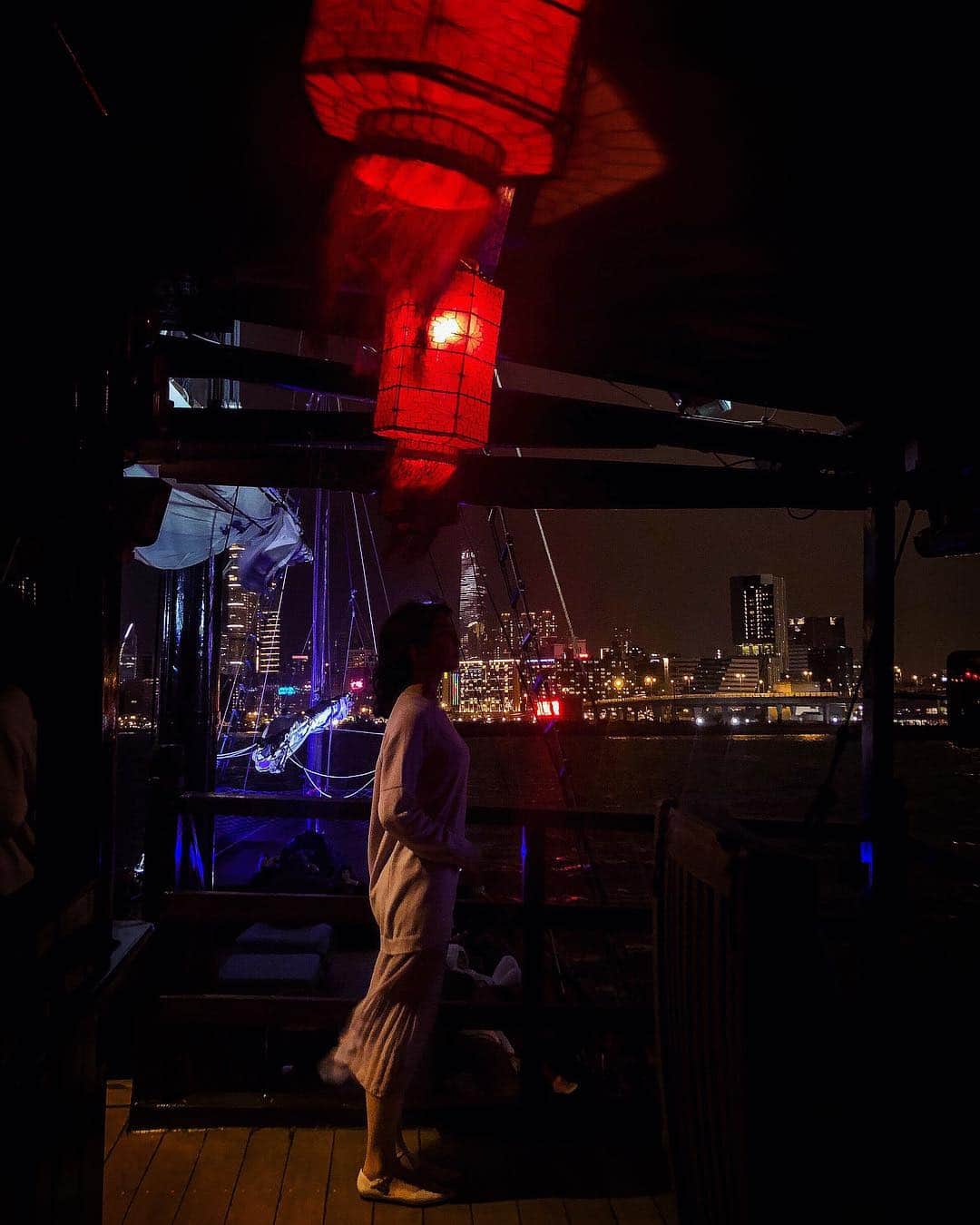 坪井安奈さんのインスタグラム写真 - (坪井安奈Instagram)「香港にいます🇭🇰 日本ともシンガポールともNYとも違う夜景。 人やビジネスが集まる場所にもいろんな顔がある✨ photo by @ayuminagami . #hongkong  #hongkongnightview  #hongkongtrip  #香港 #香港夜景 #香港」3月17日 1時30分 - tsuboianna