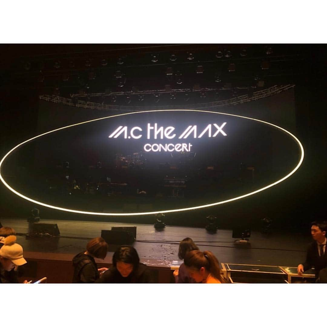 梁夏銀さんのインスタグラム写真 - (梁夏銀Instagram)「. . . #mcthemax #콘서트  #매년가고싶어짐 ....🥺」3月17日 1時32分 - yang_haeun